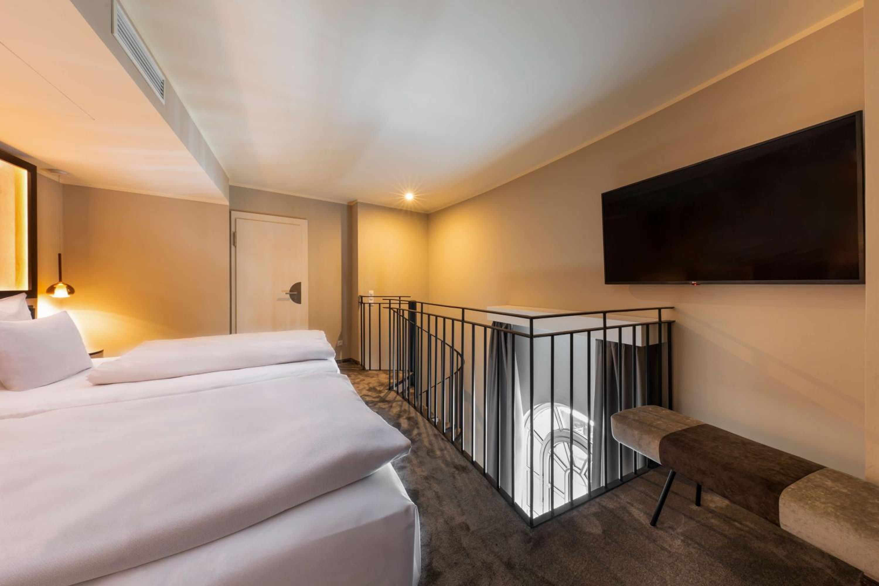 Duplex King Suite thumbnail 5