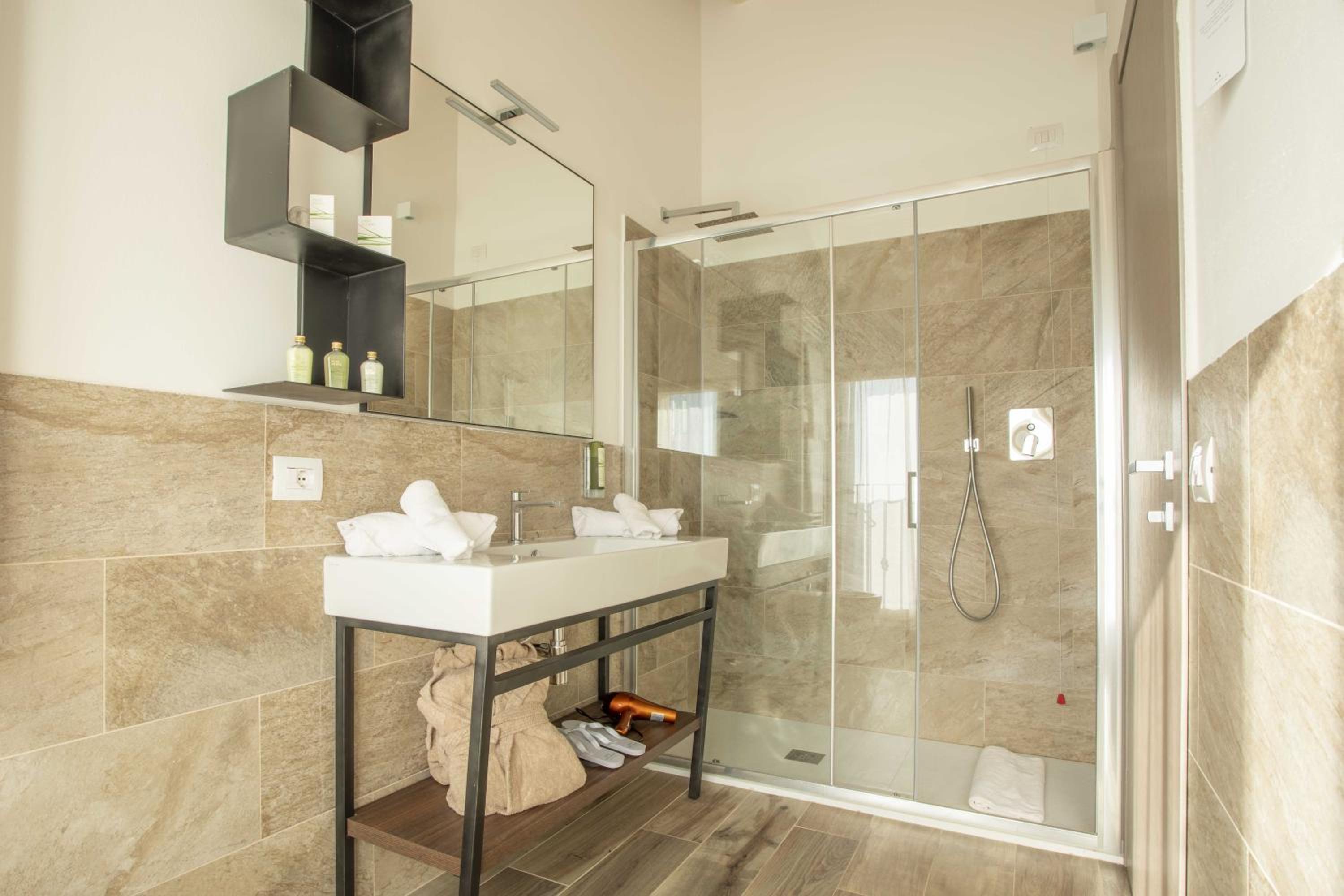Junior Suite - Photo 1