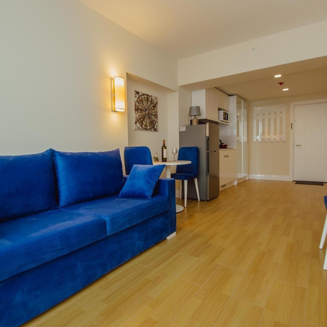 One-Bedroom Apartment With Balcony