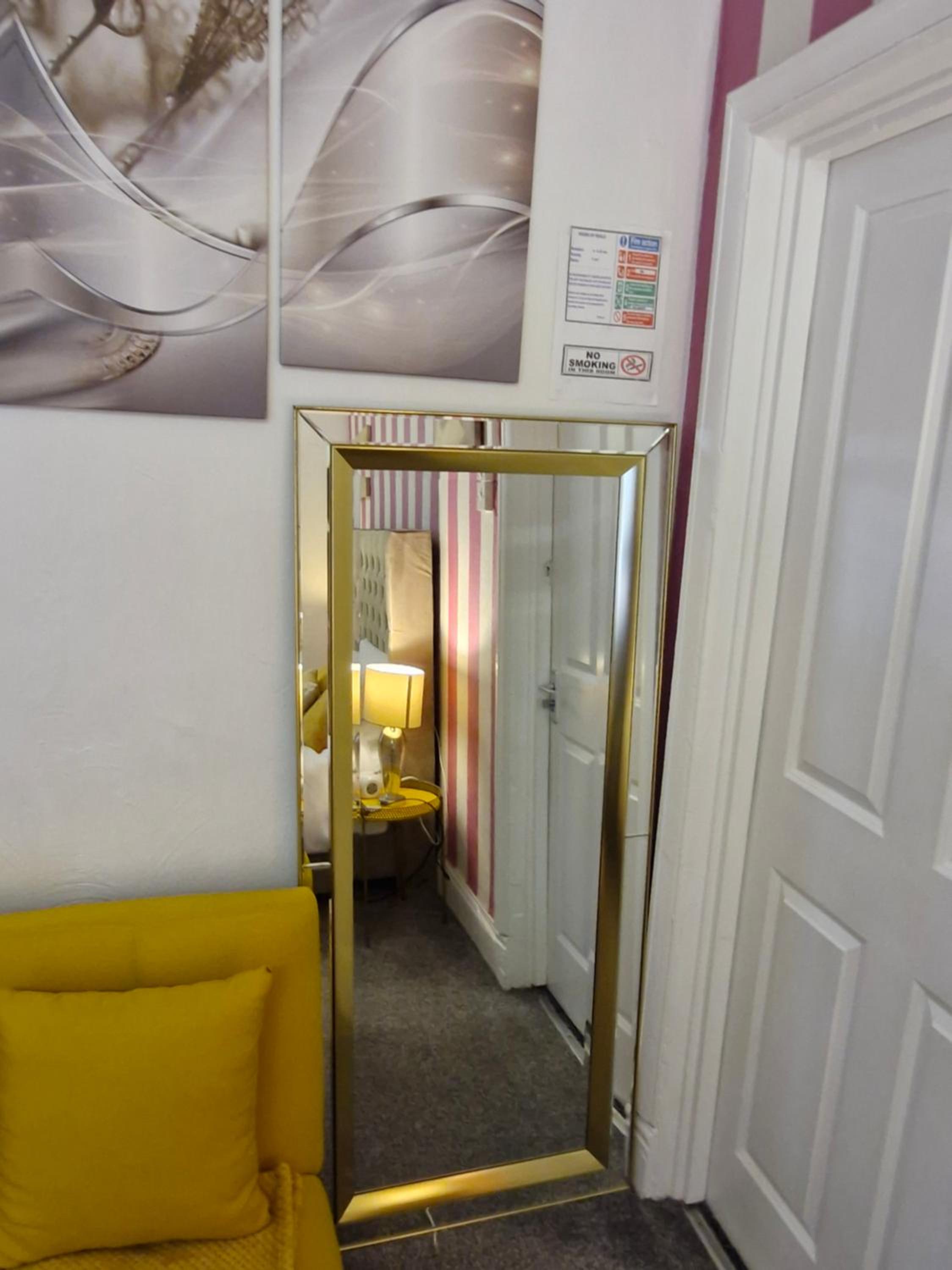 Deluxe King Room - Photo 5