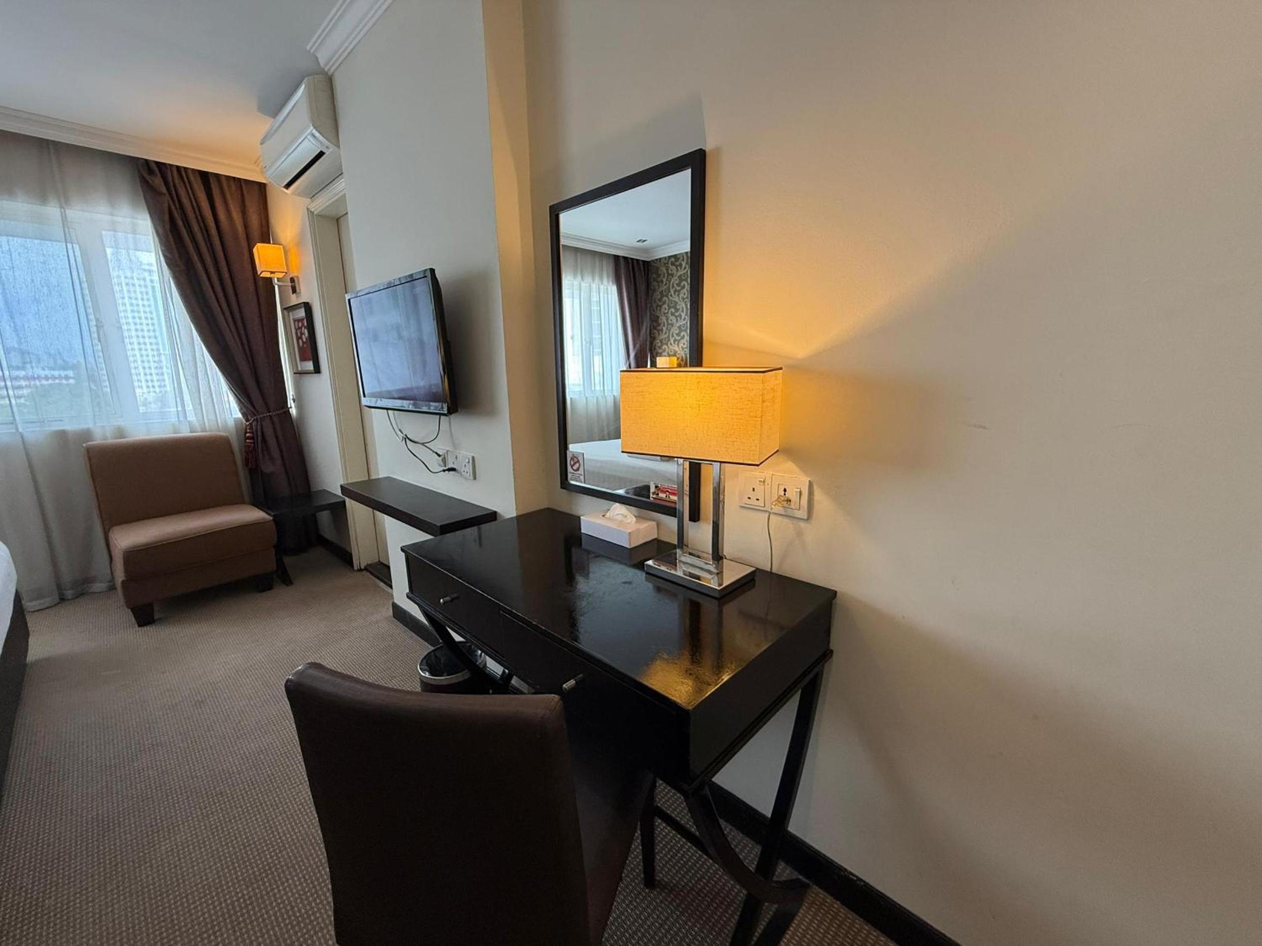 Deluxe King Room