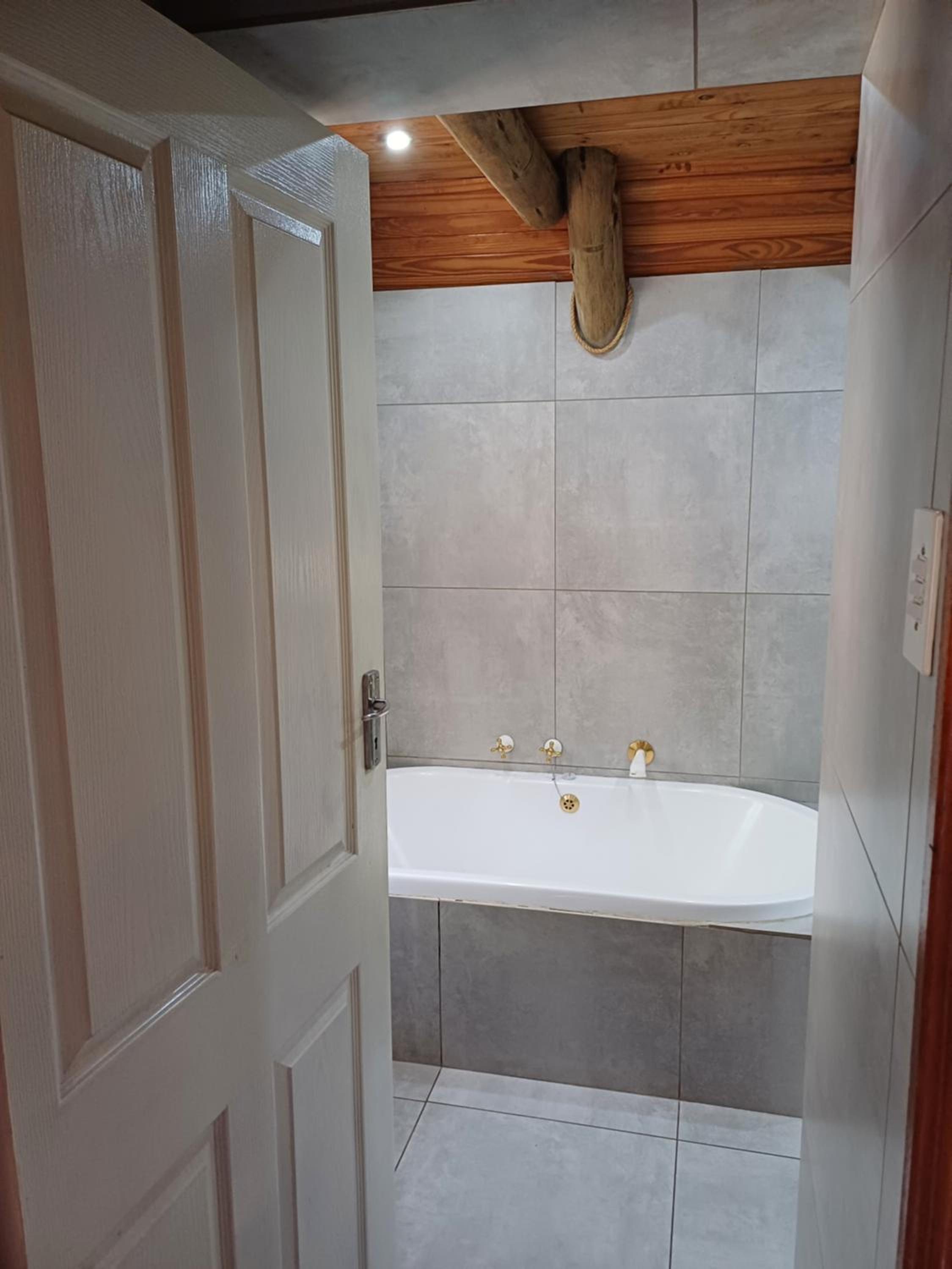 Standard Cabin - Photo 3