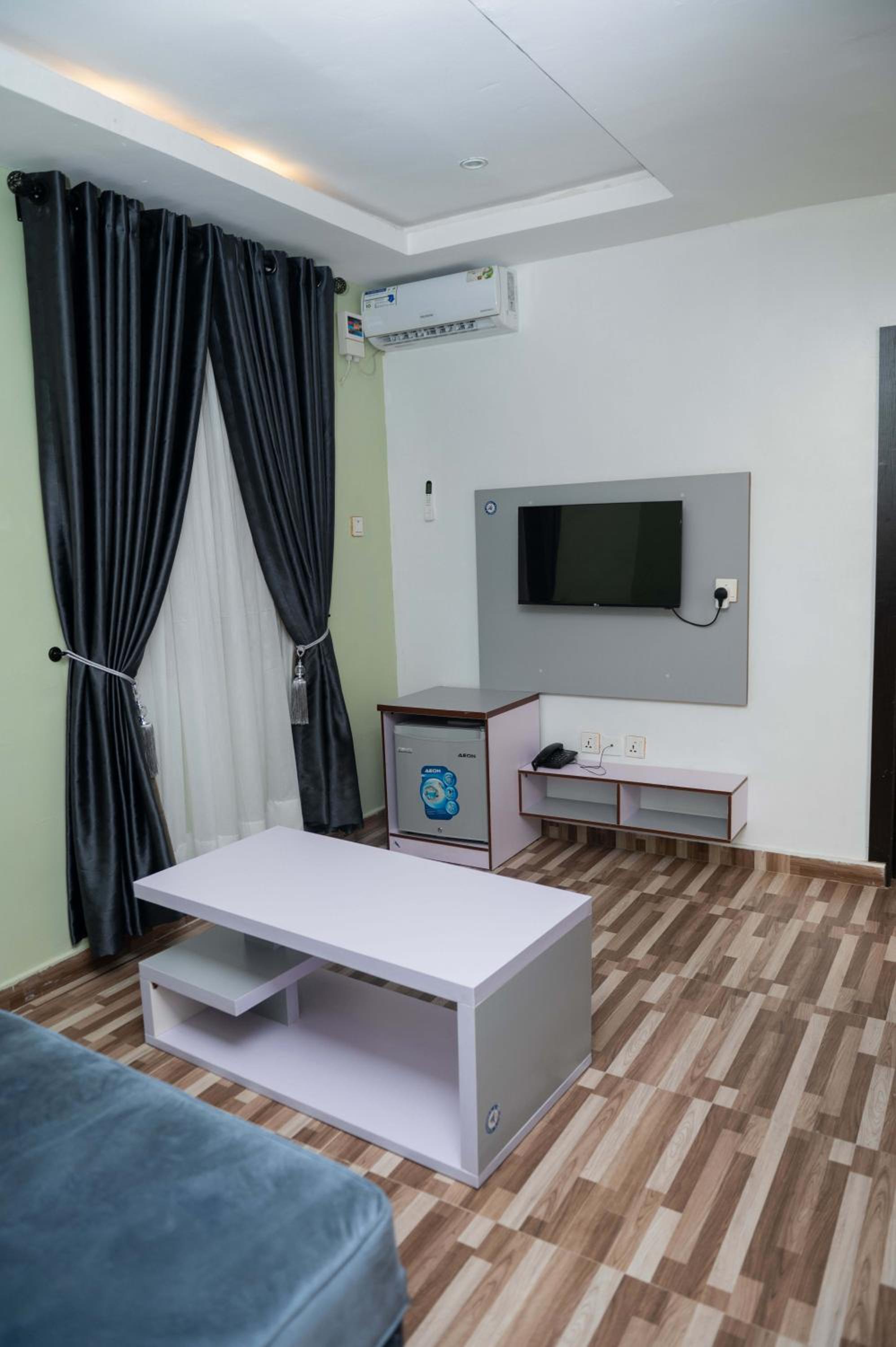 Classic One-Bedroom Apartment with King Bed photo 1