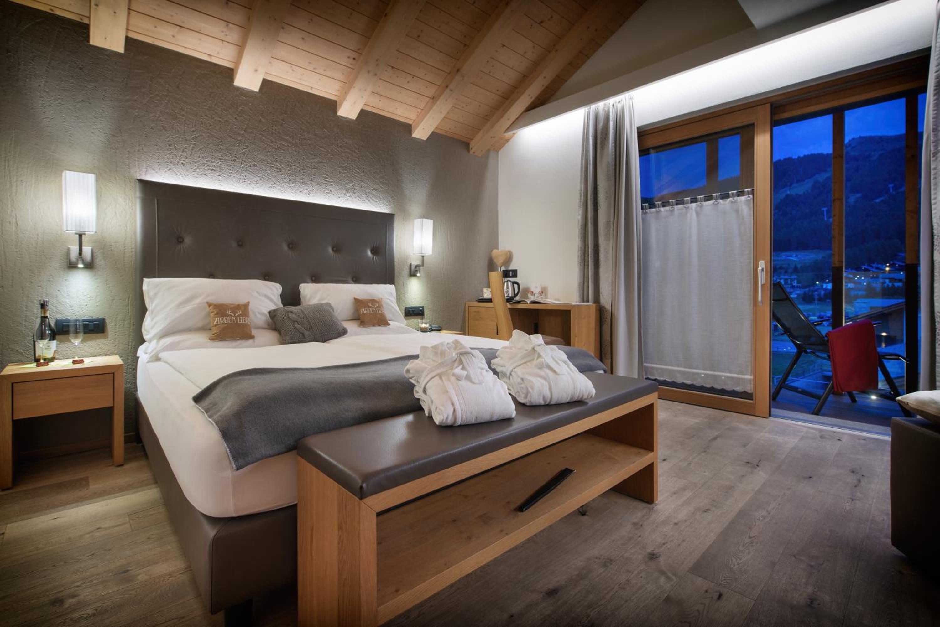 Double or Twin Room with Mountain View