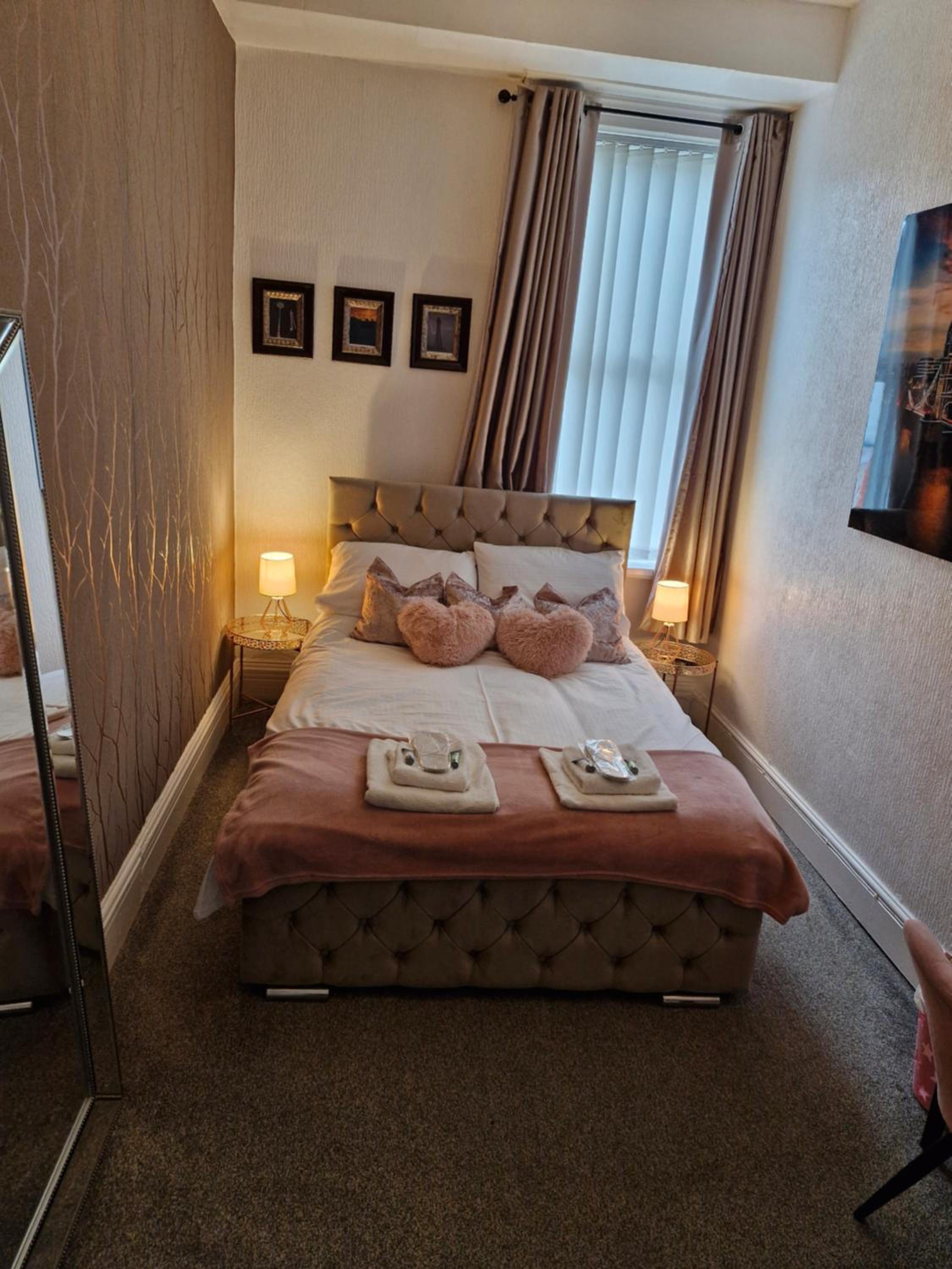 Double Room with Private Bathroom - Photo 11