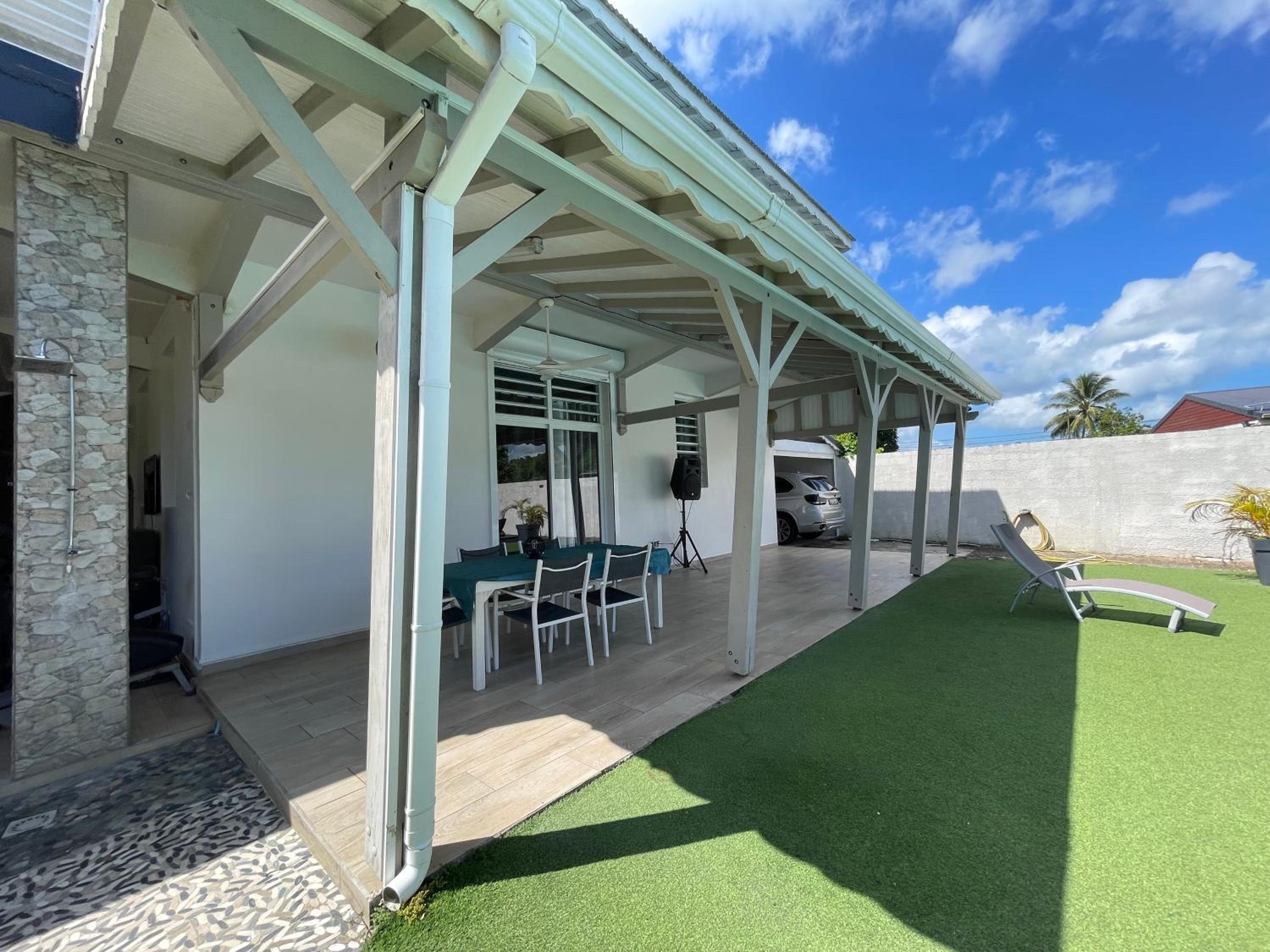 Three-Bedroom Villa photo 2