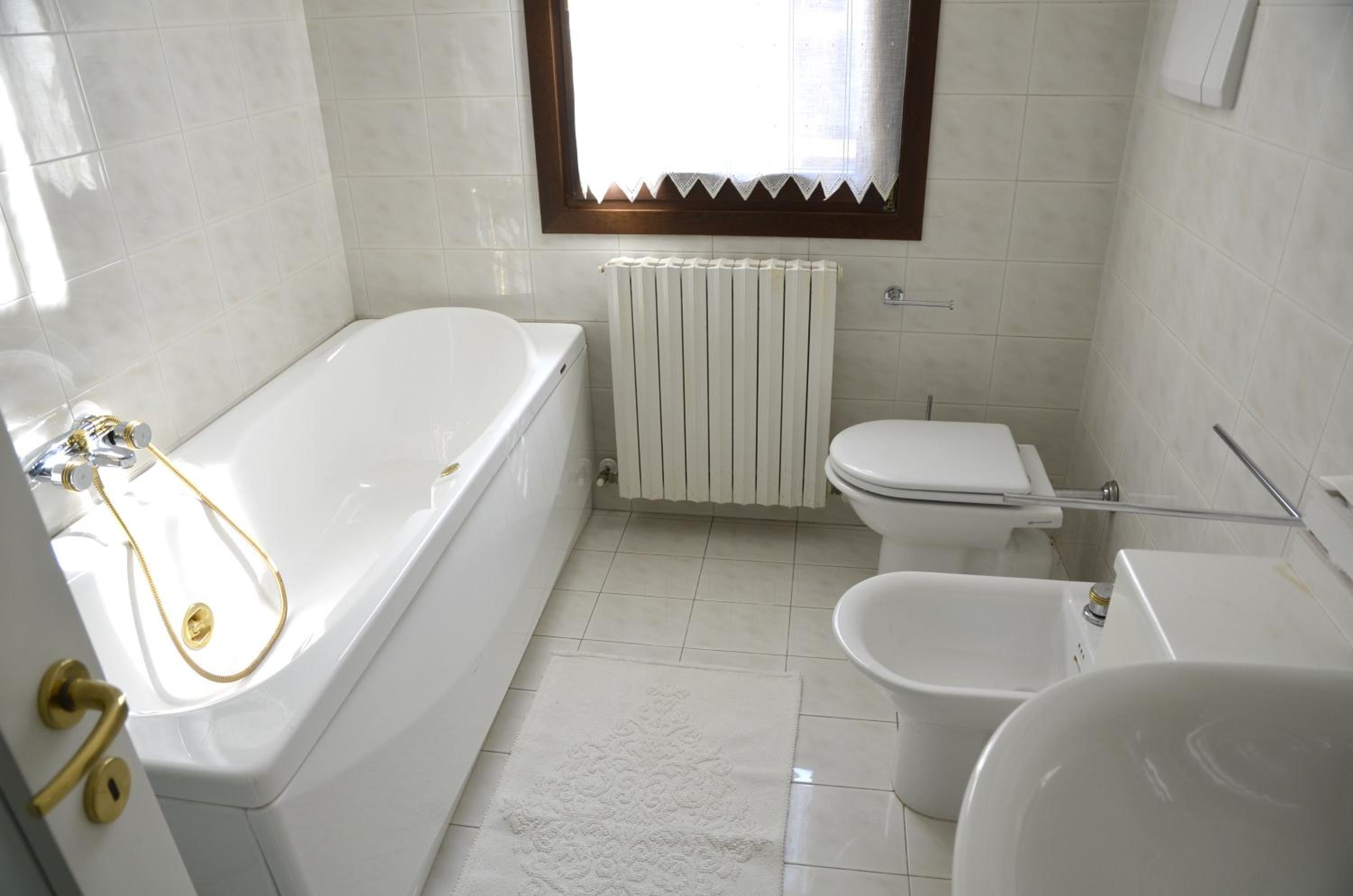 Two-Bedroom Apartment with Balcony and Terrace photo 3