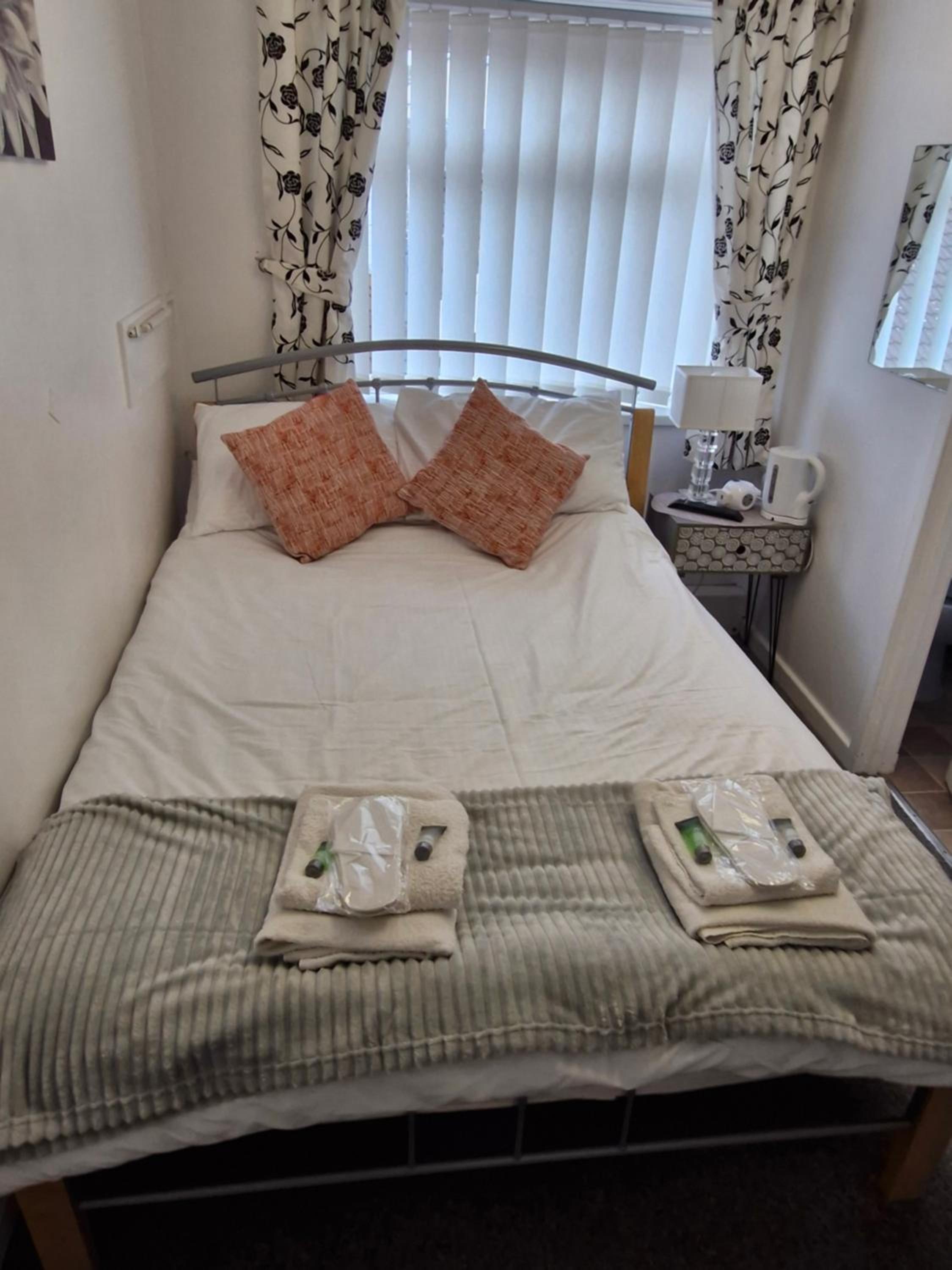 Double Room with Private Bathroom - Photo 3