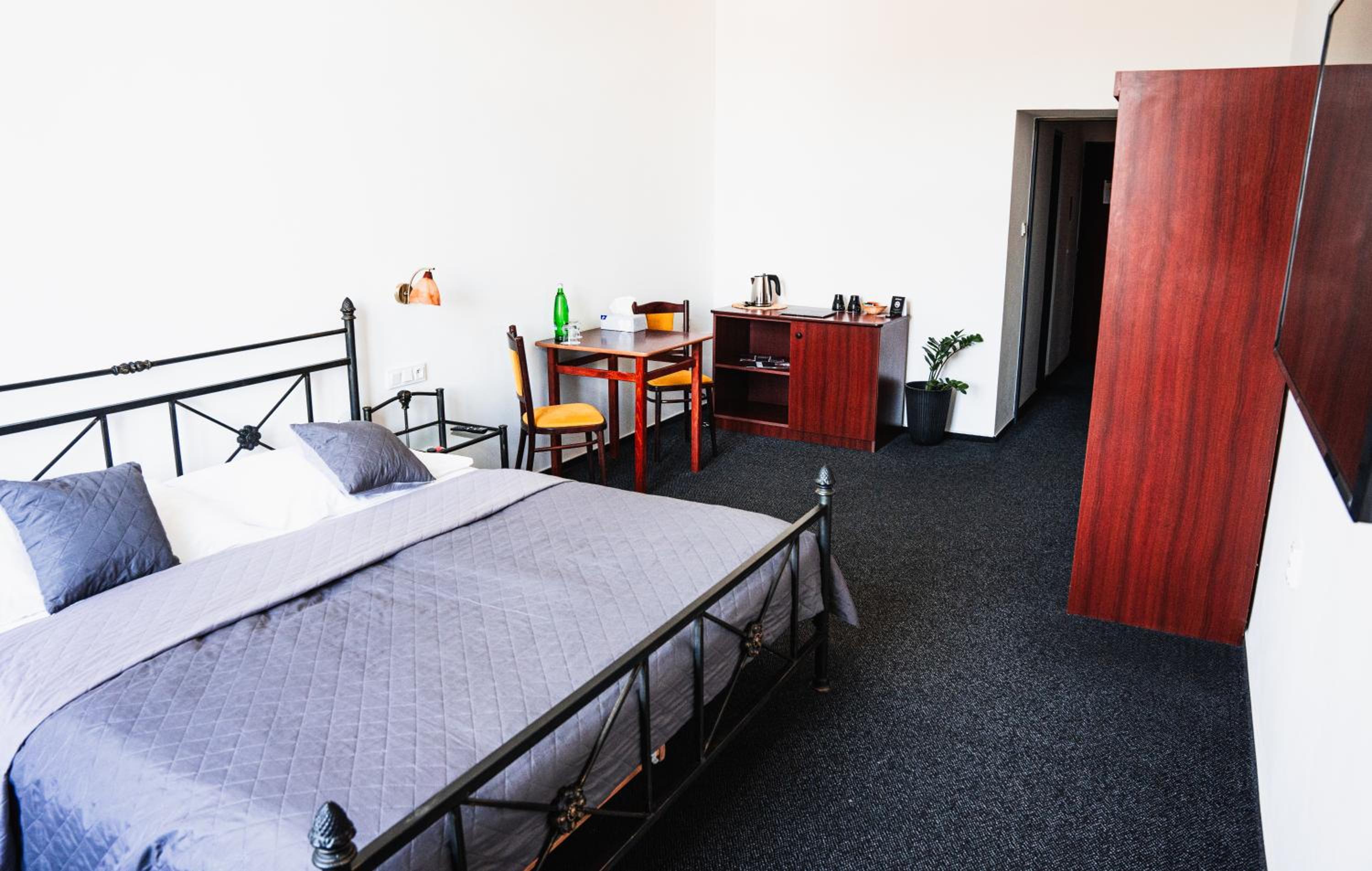 Standard Double Room - Photo 3