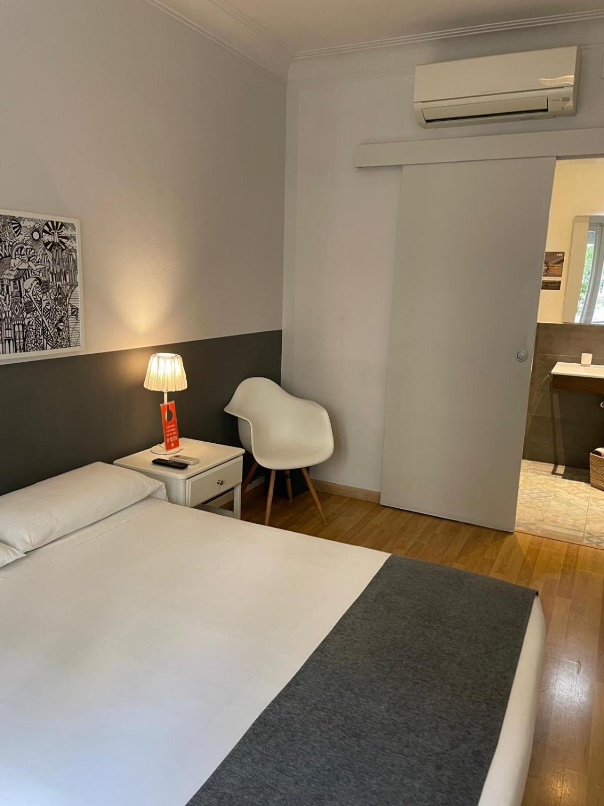 Double Room with Private Bathroom photo 3