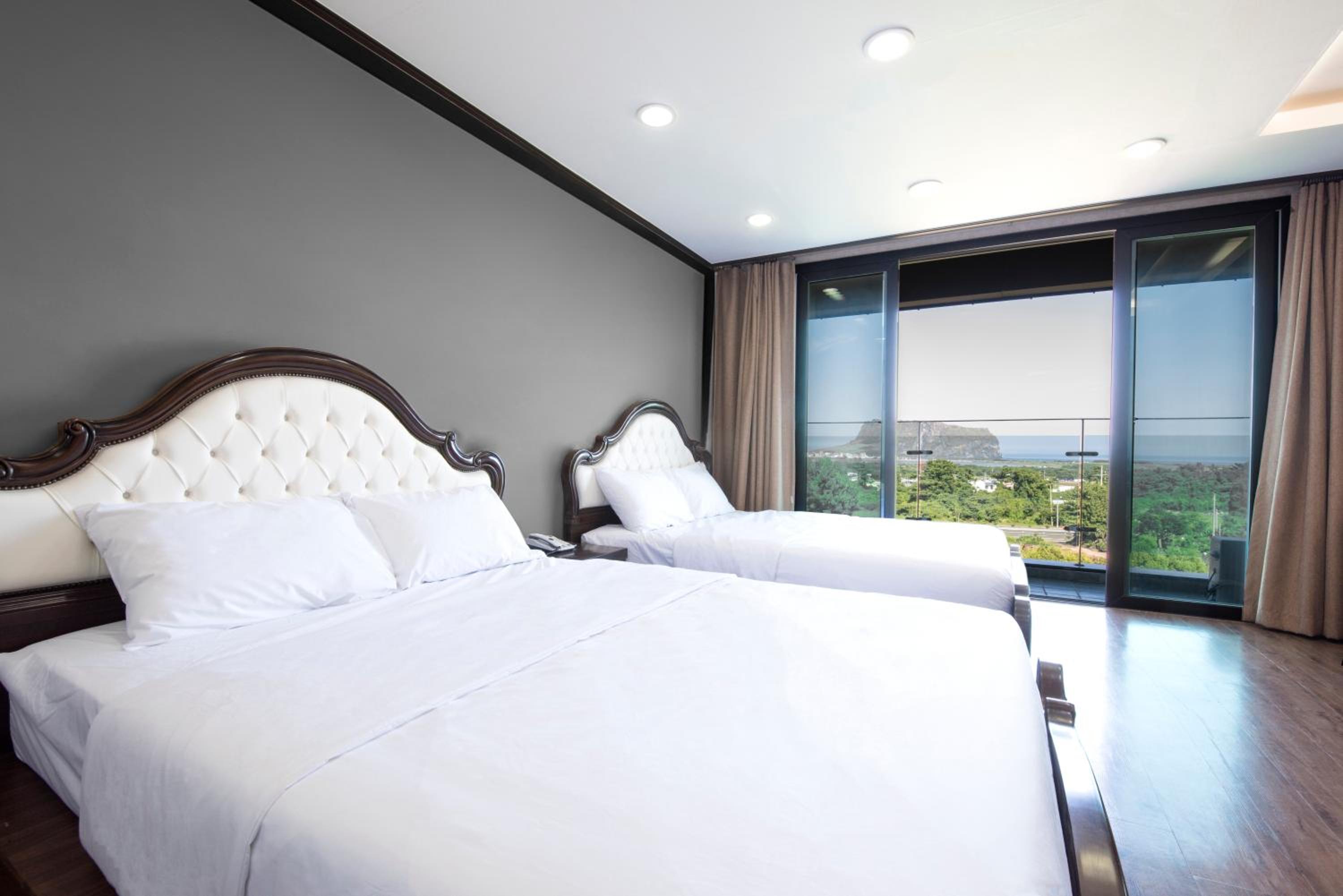 Family Twin Sunrise Room