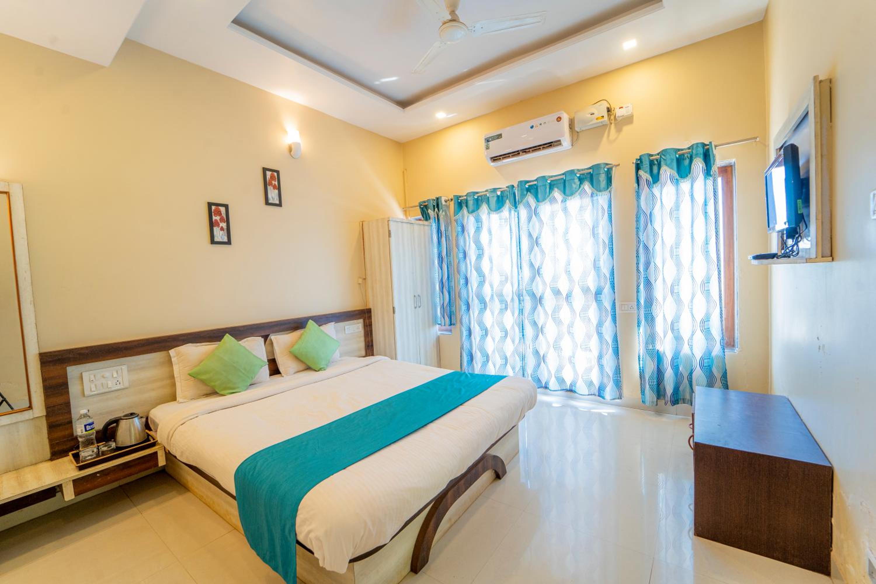Deluxe Double Room with Balcony photo 1