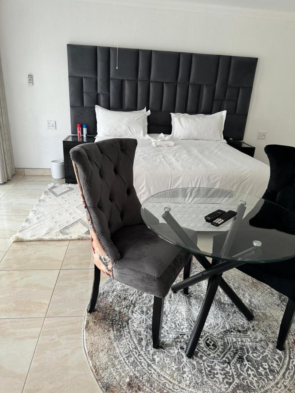 Deluxe King Suite