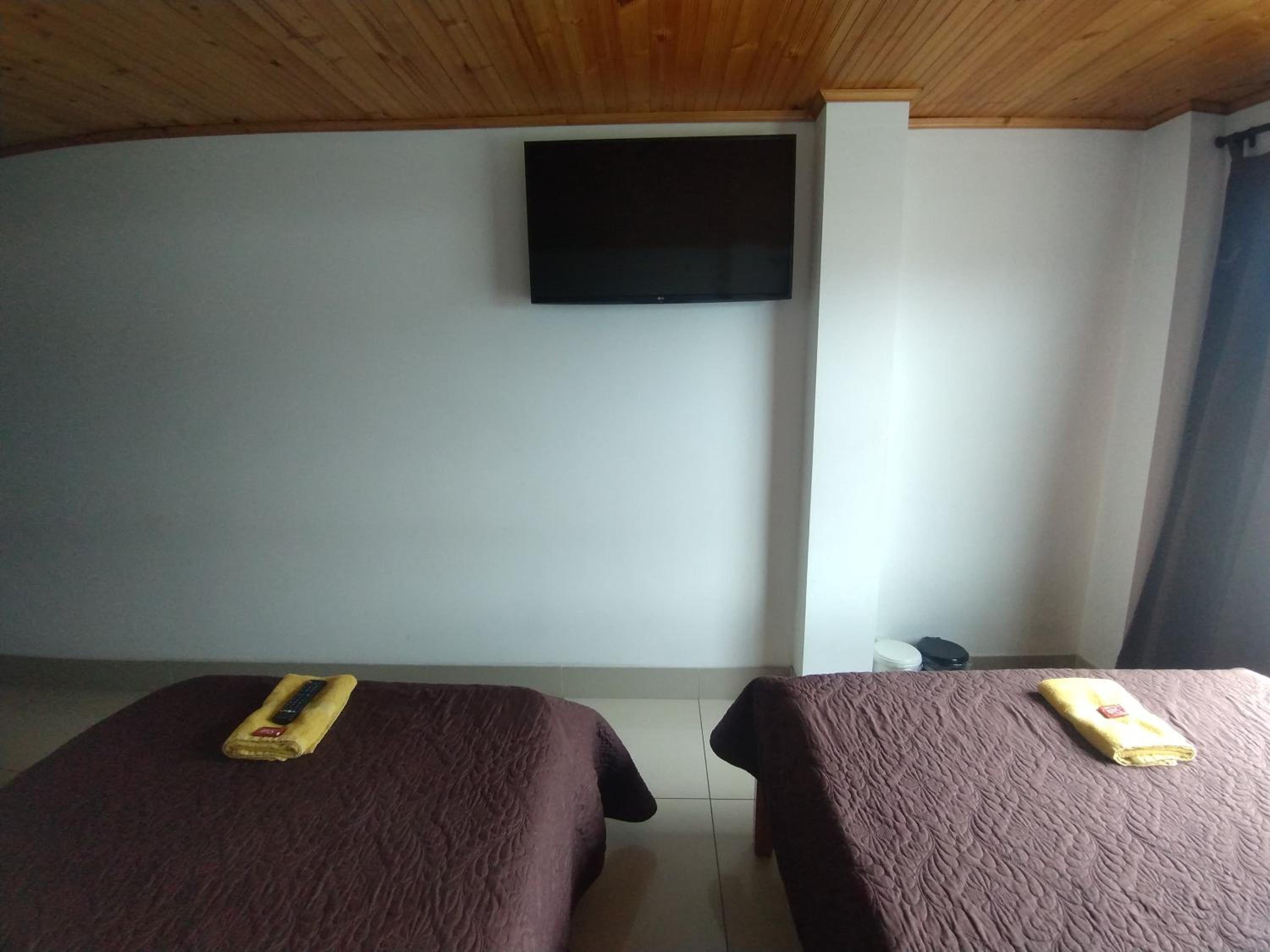 Family Room With Private Bathroom photo 3