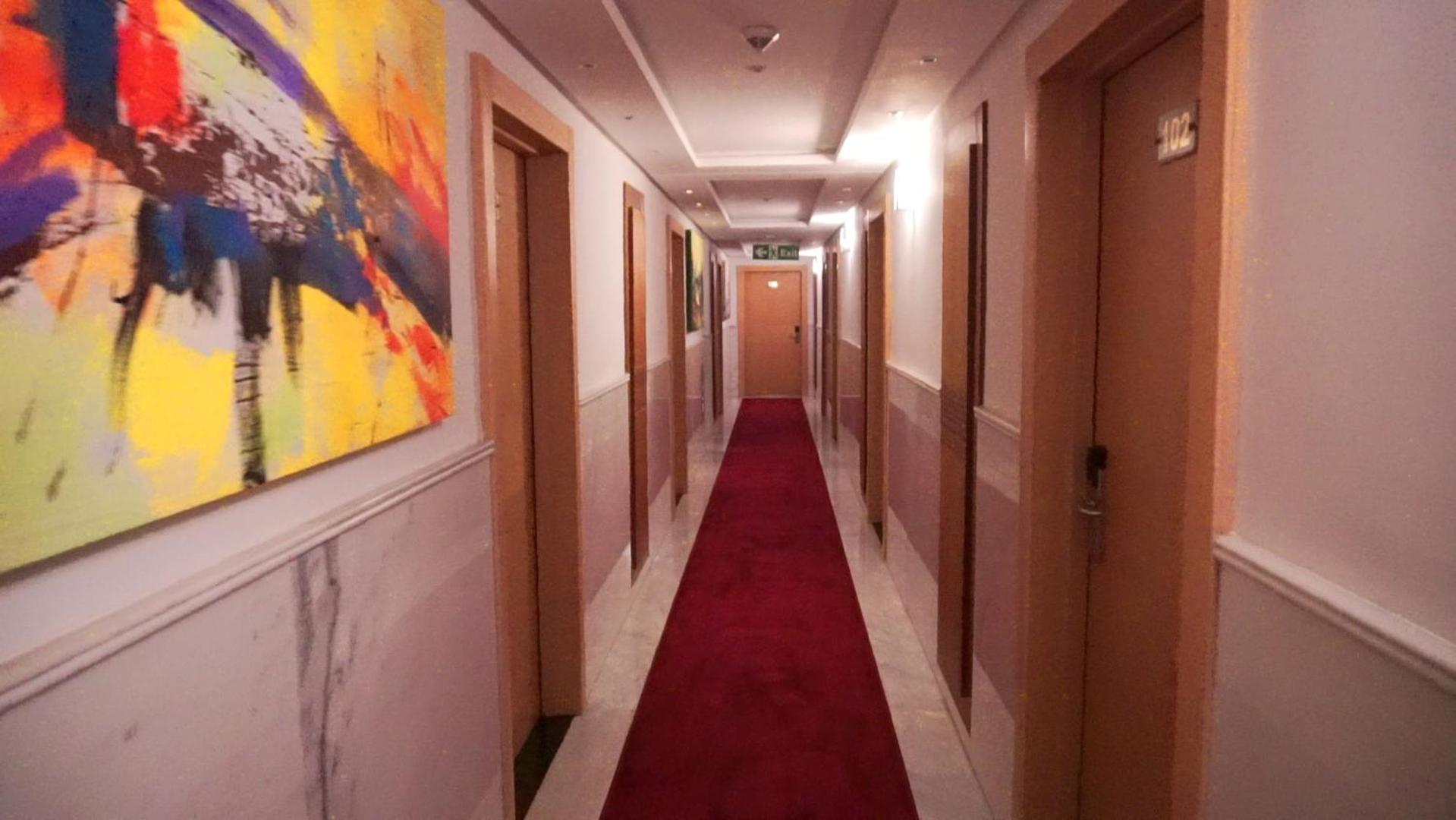 Deluxe Suite - Photo 6