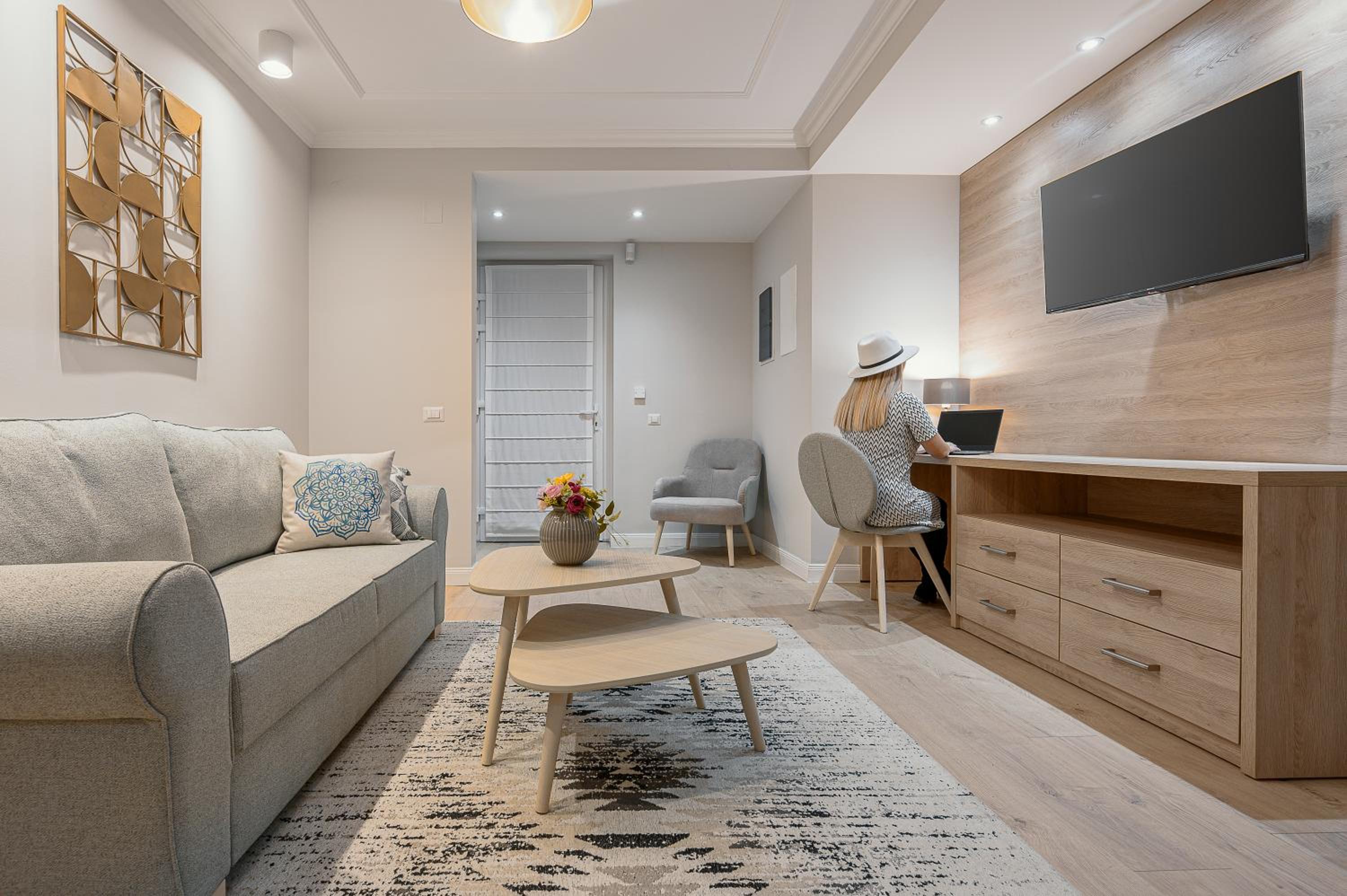 Apartment with Terrace - Photo 2