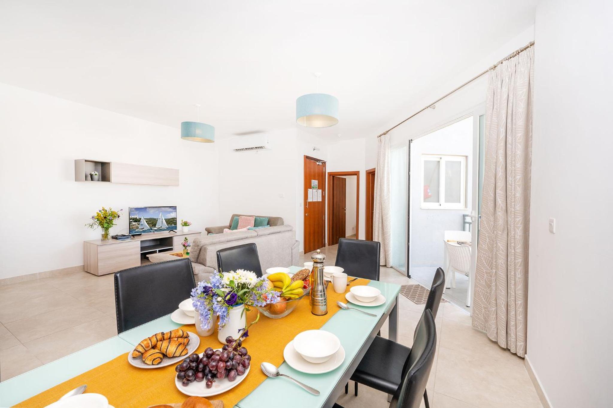 Three bedroom deluxe apartment with balcony 5th floor photo 2
