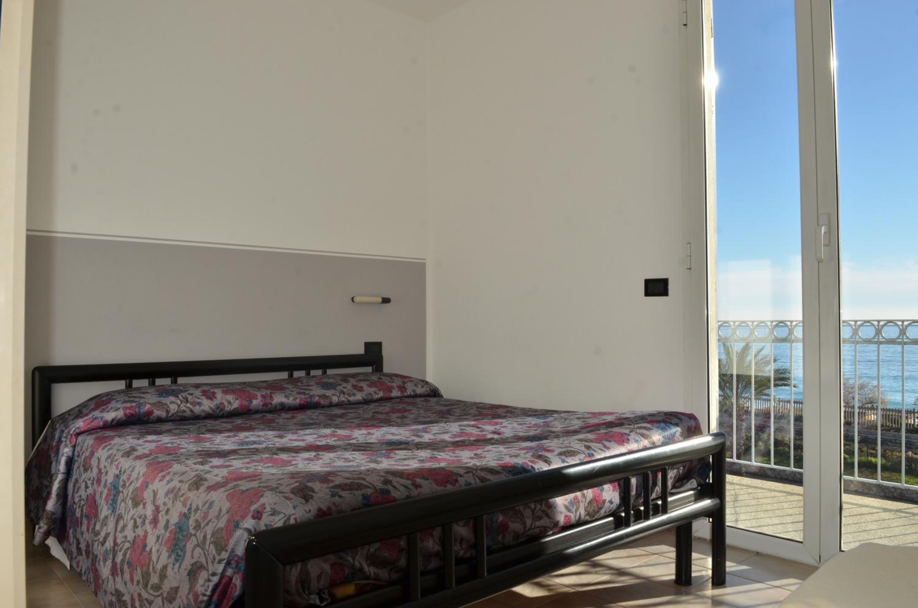 One-Bedroom Apartment with Sea View