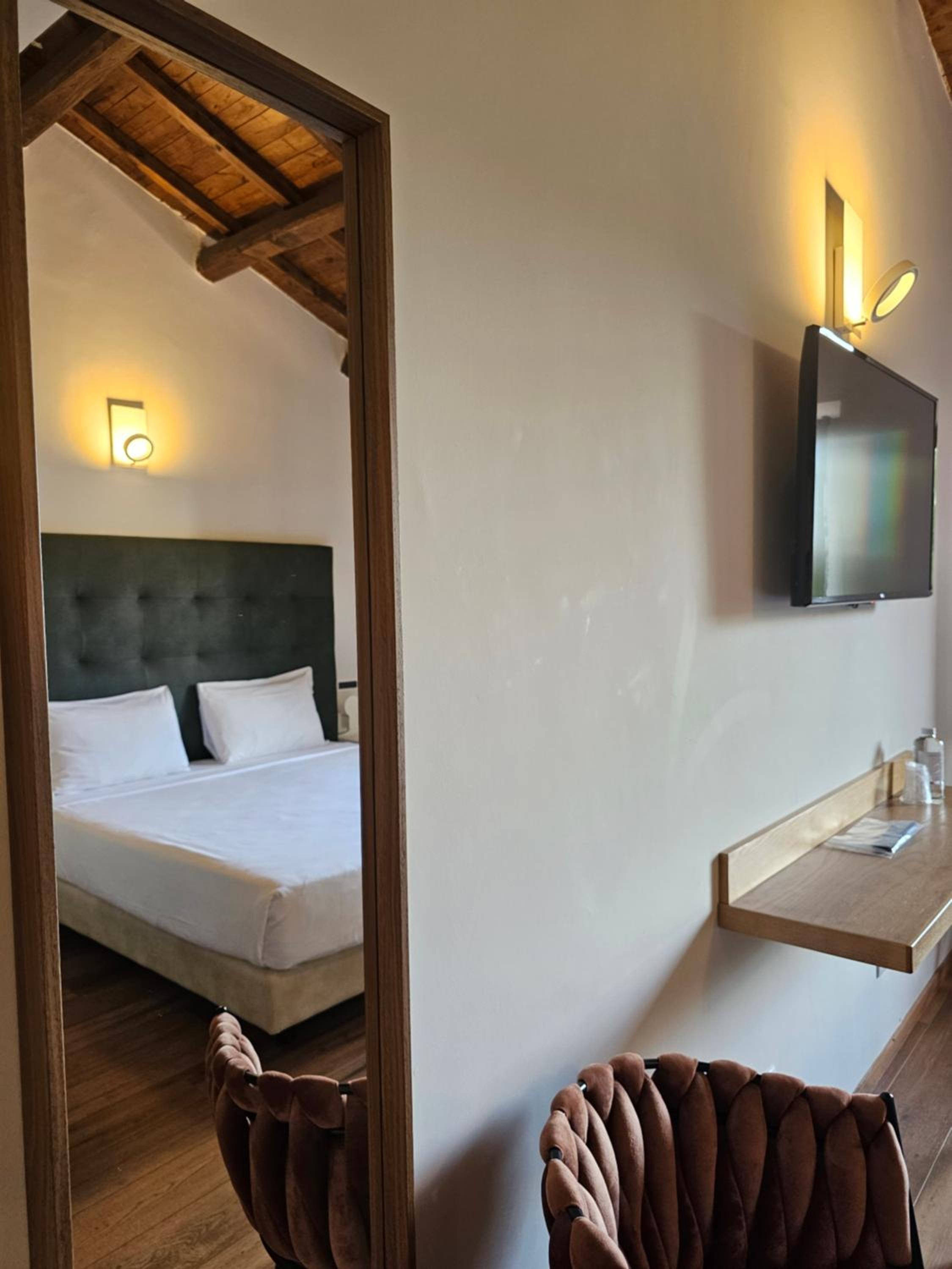 Classic Double or Twin Room - Photo 8