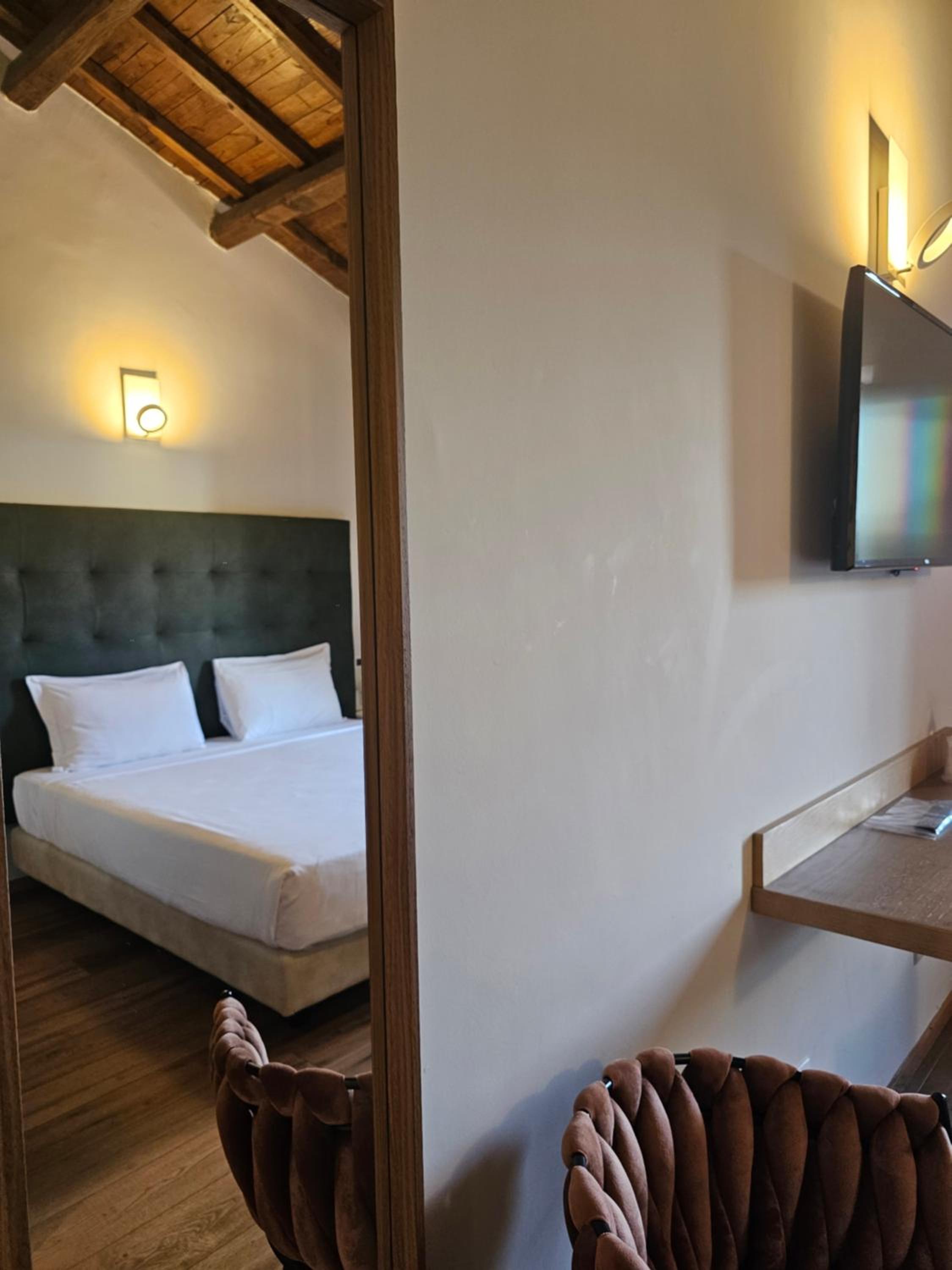 Classic Double or Twin Room - Photo 6
