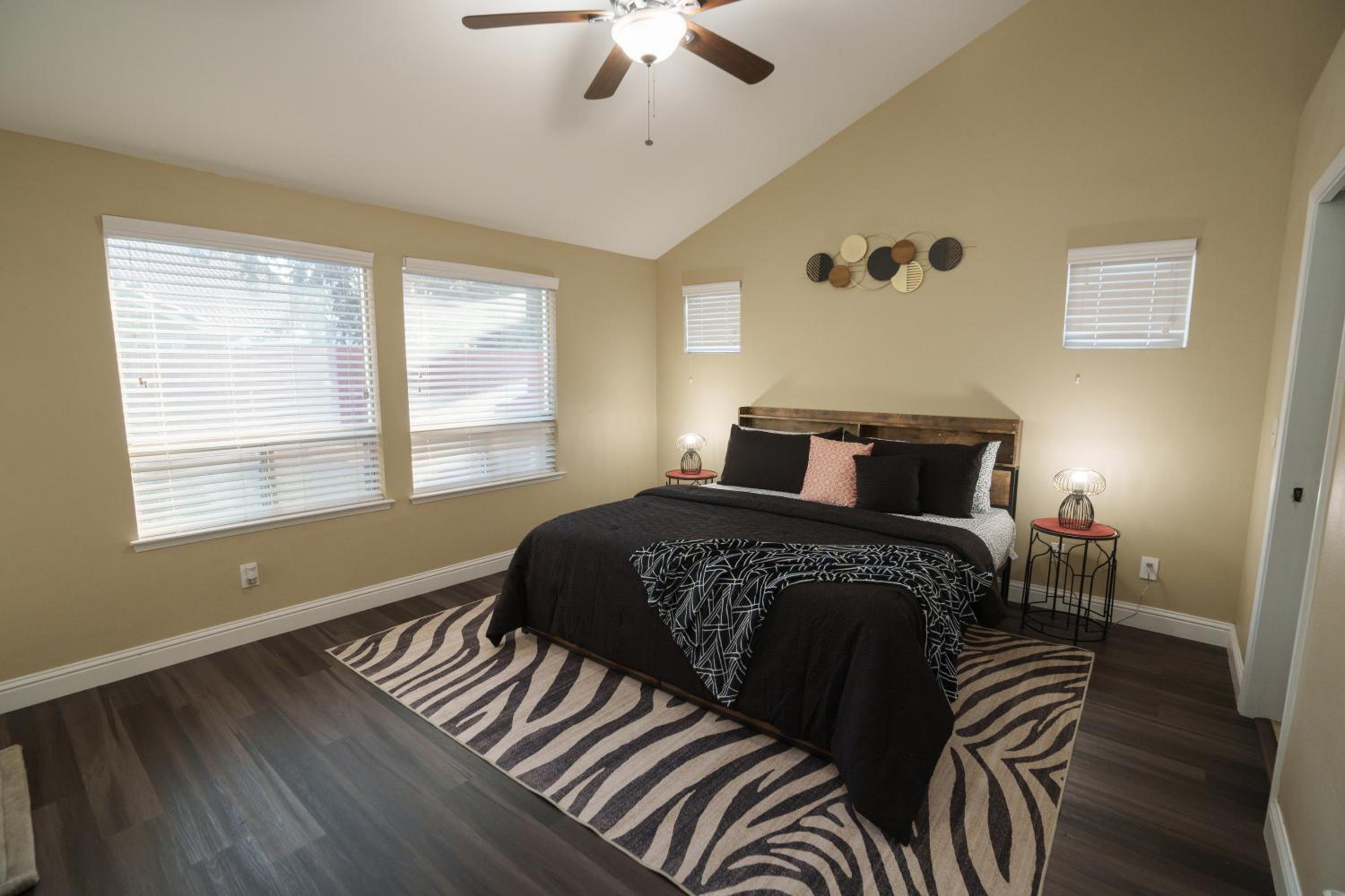 Four-Bedroom House photo 2
