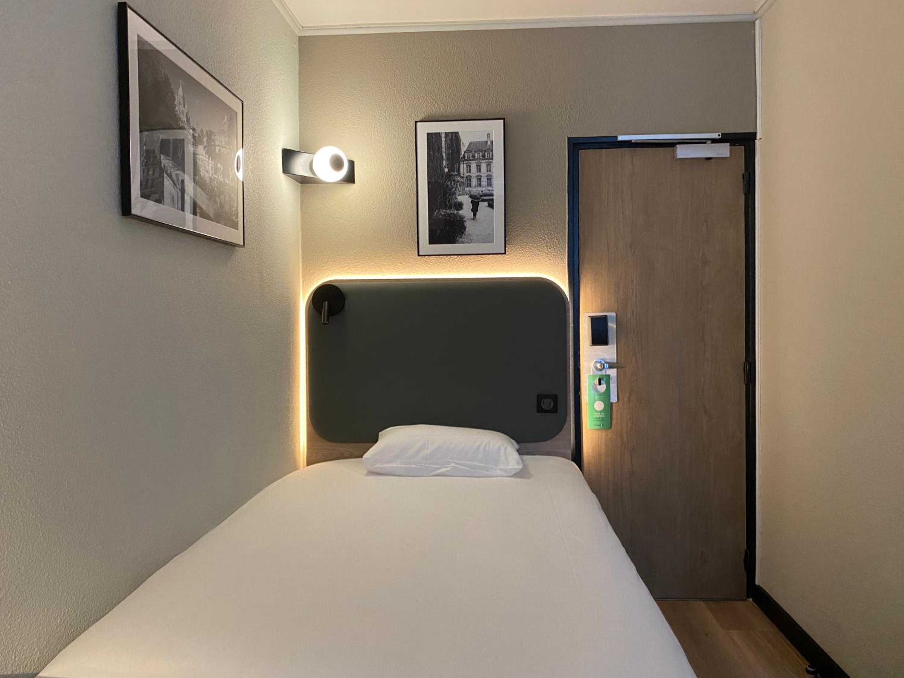 Standard Room - 1 Single Bed photo 1