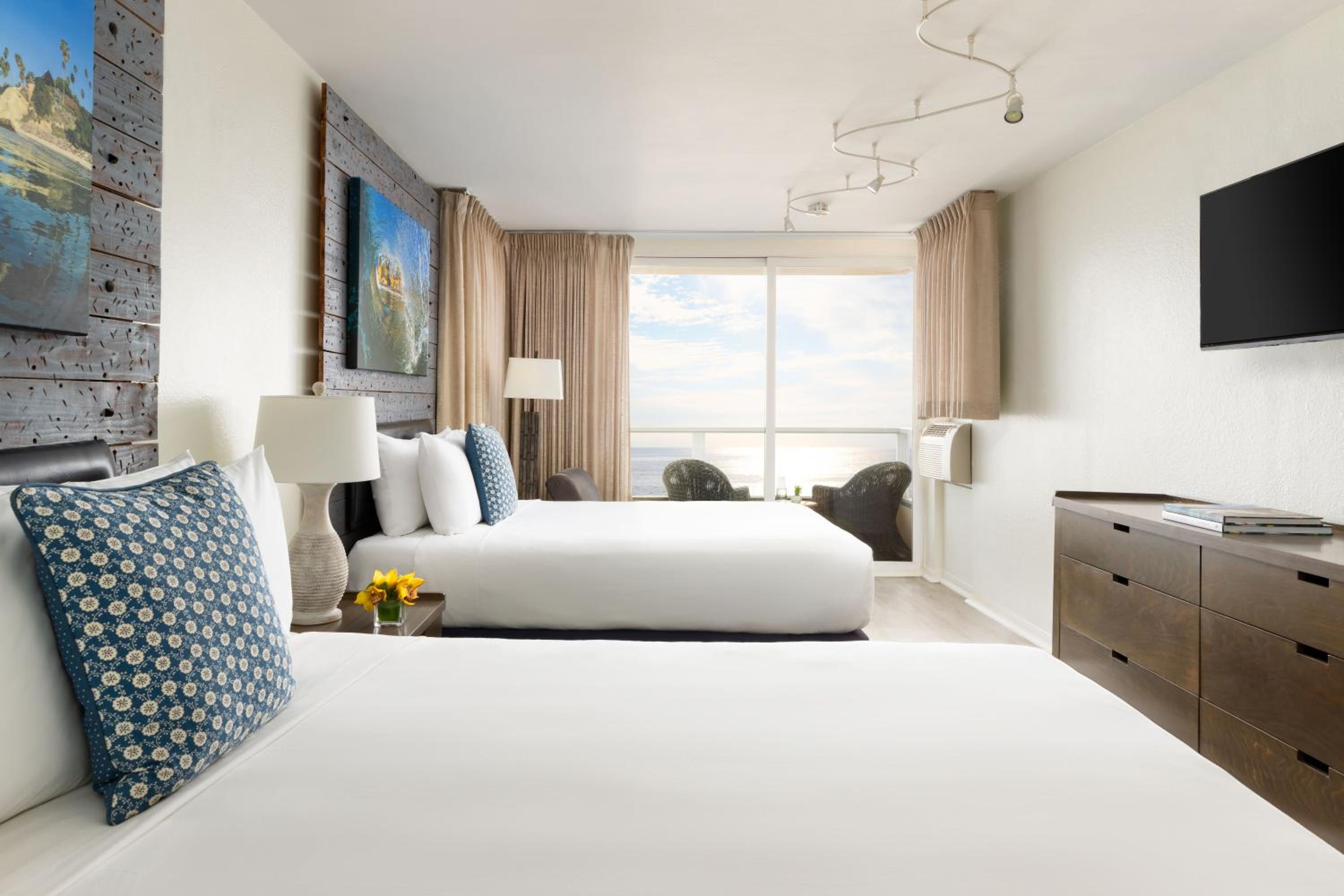 Quadruple Room with Sea View - Photo 3