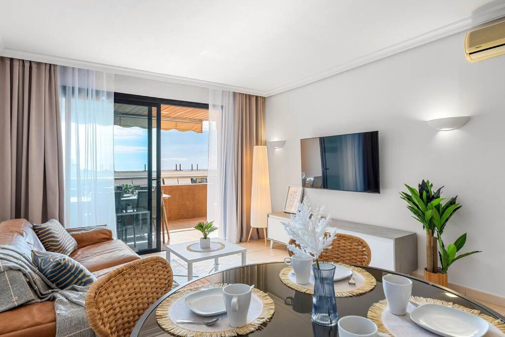 Apartamento de Dos Habitaciones con Vista al Mar