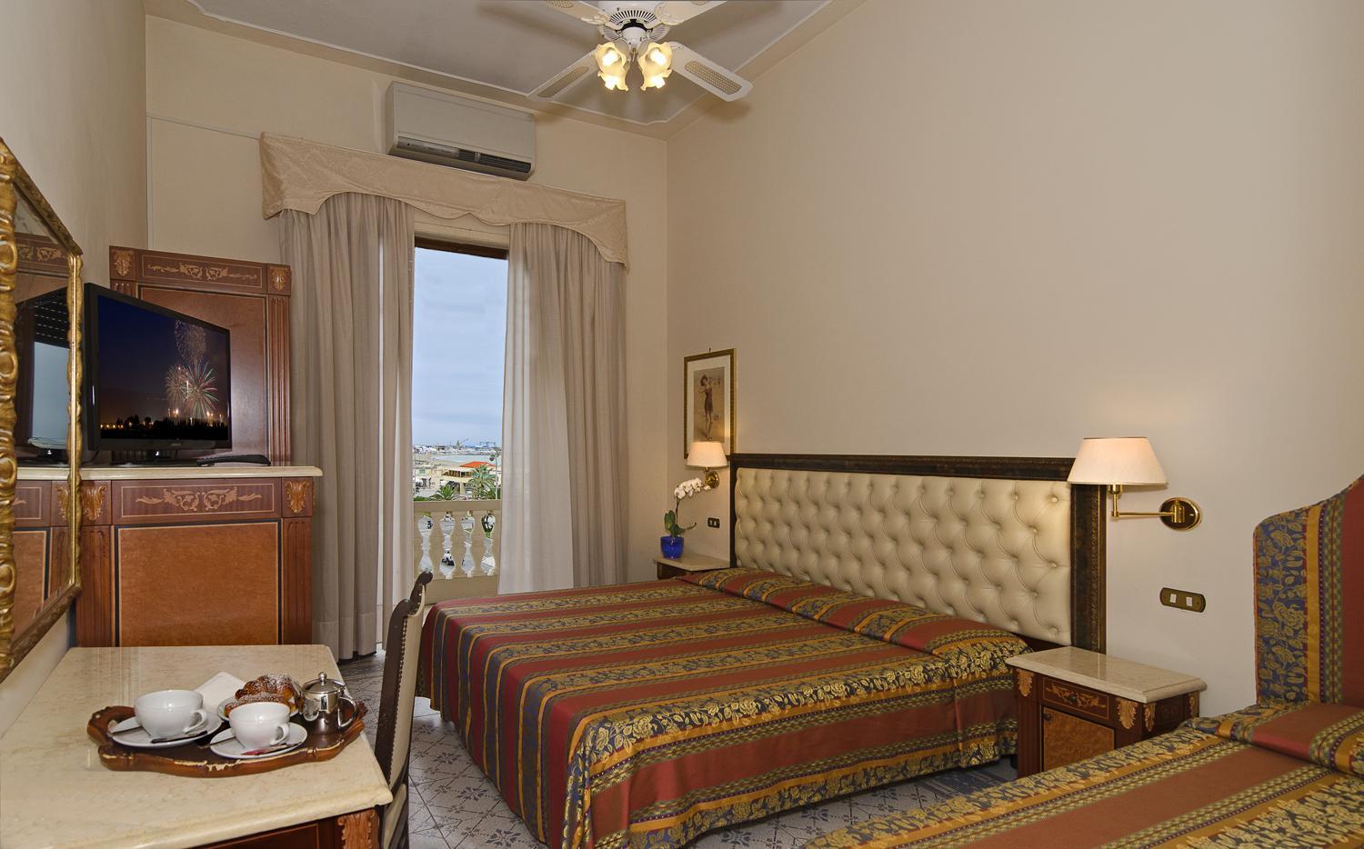 Triple Room with Balcony and Sea View