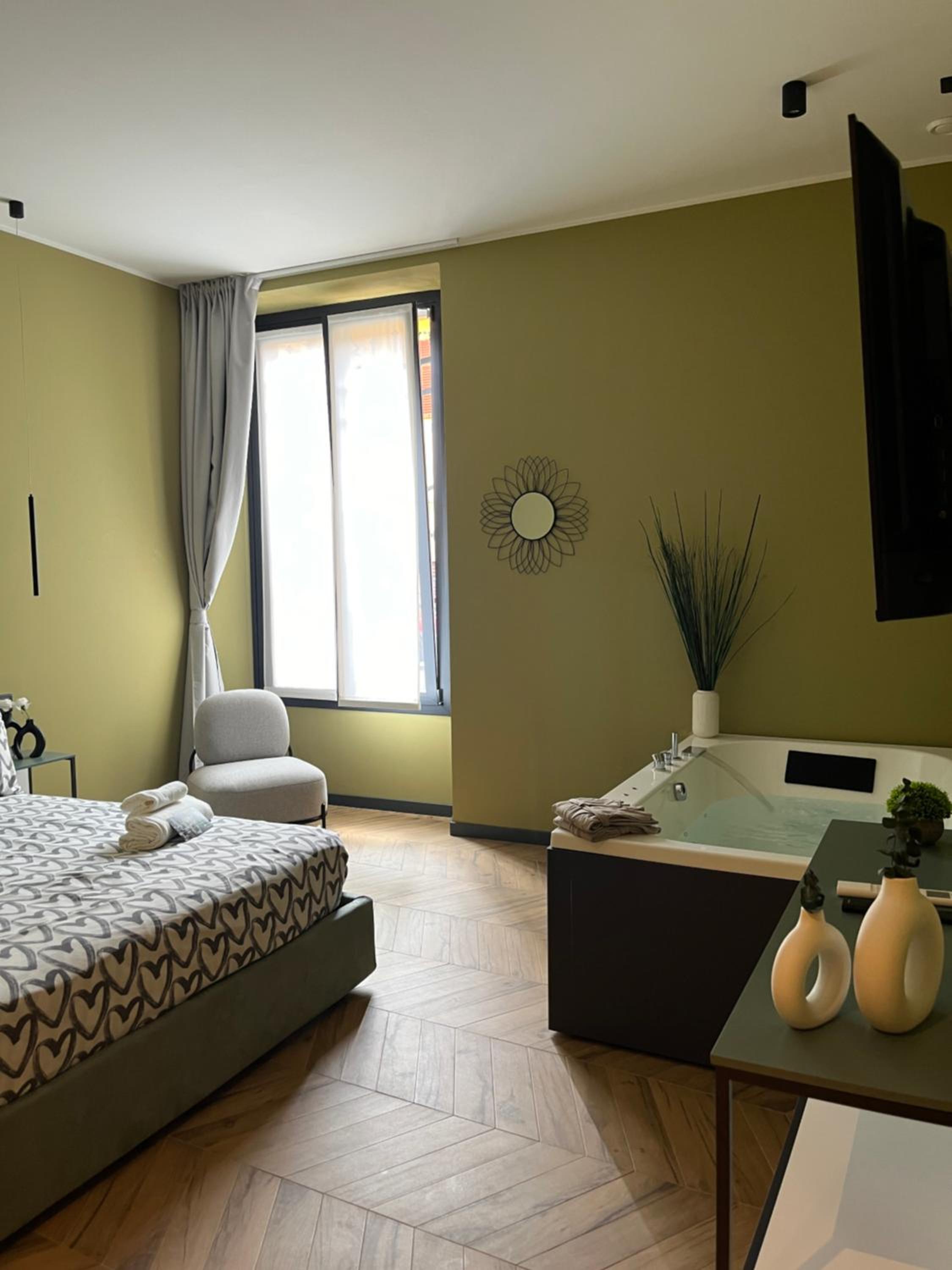 Suite With Hot Tub