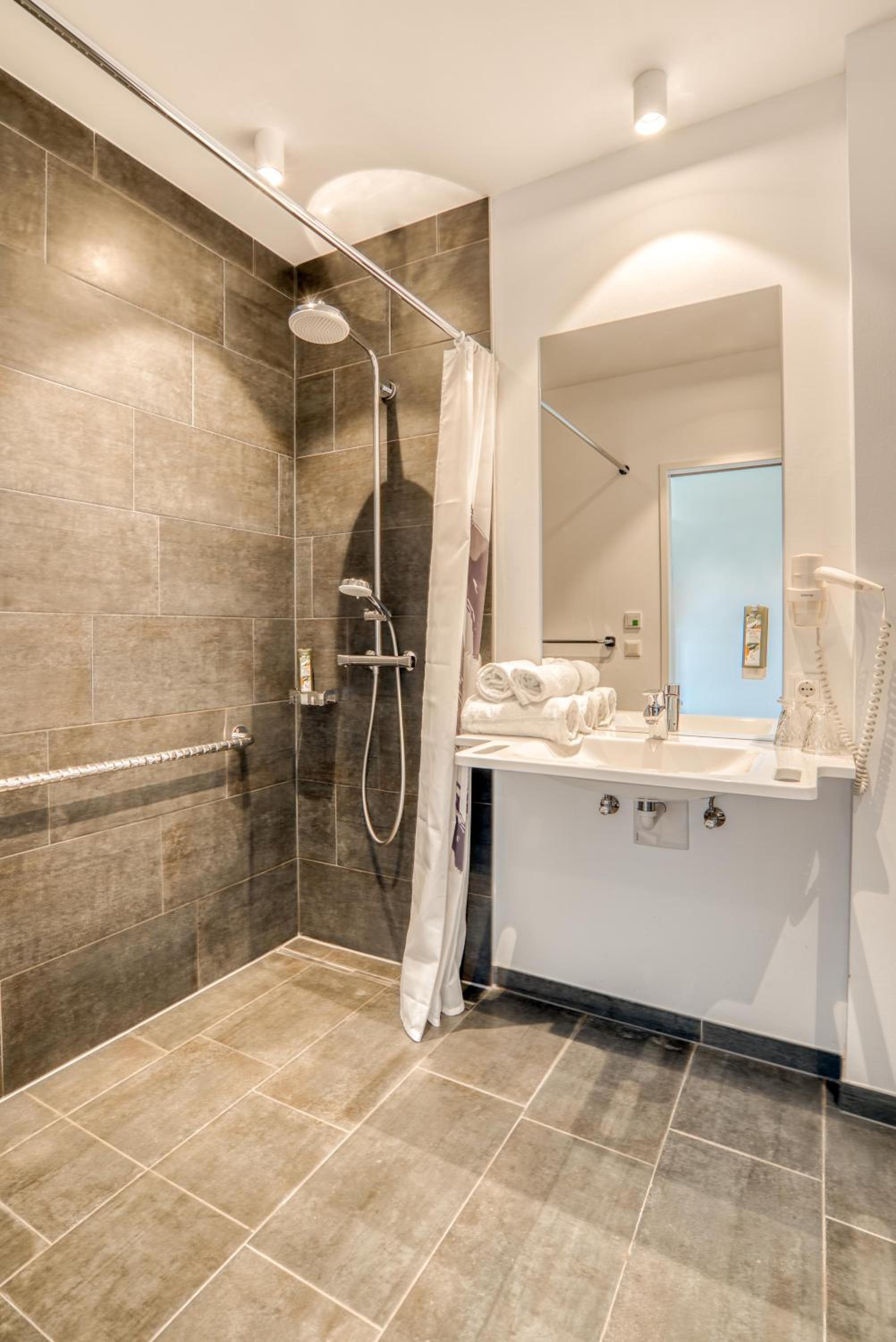 Double Room - Disability Access photo 3