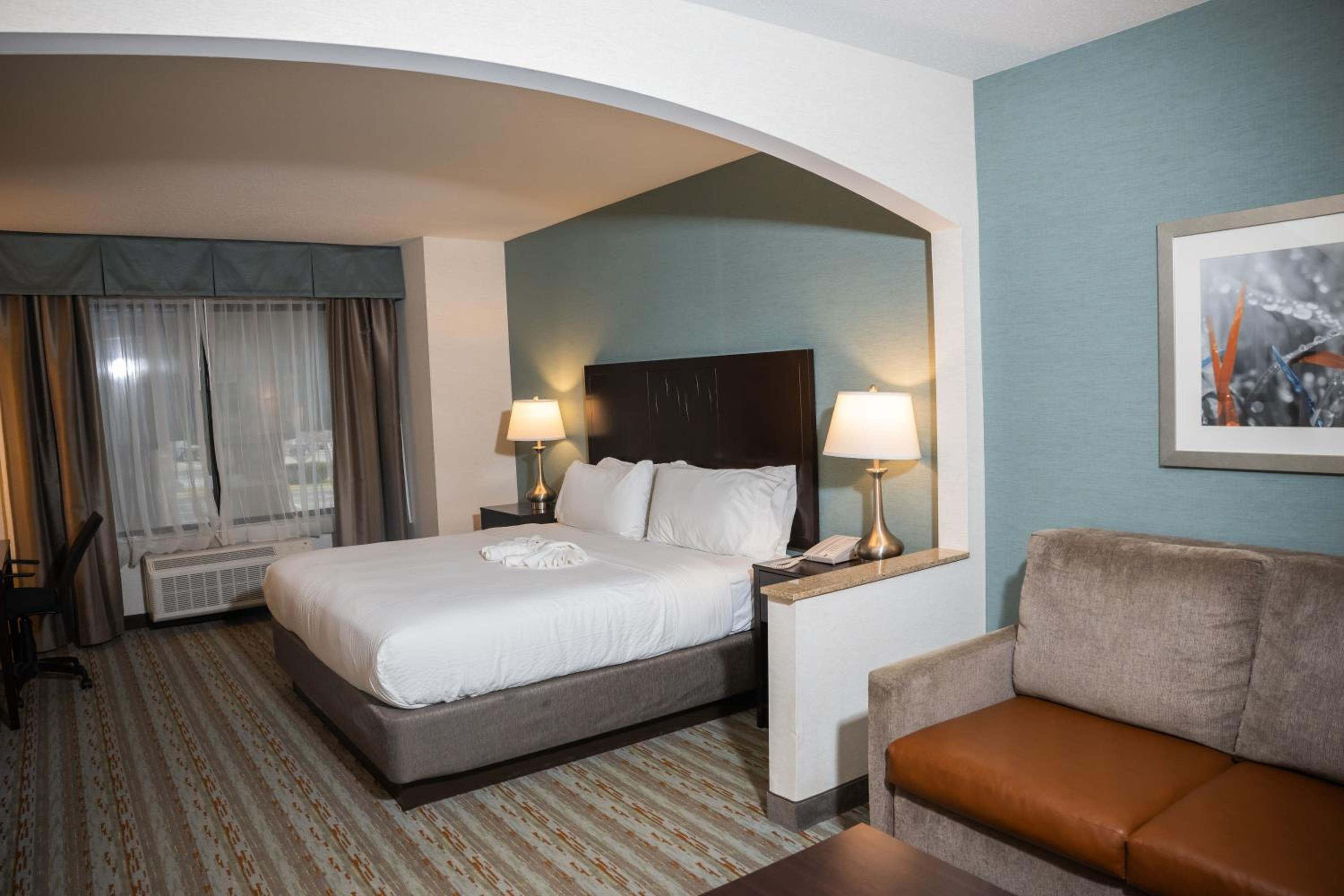 King Suite - Non-Smoking - Photo 1