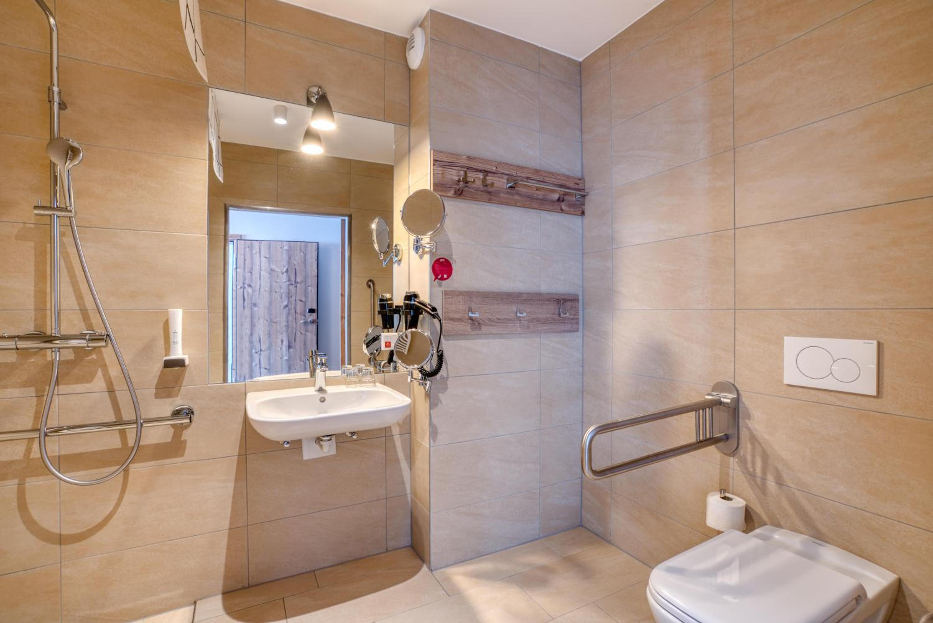 Double Room with Balcony - Disability Access photo 3