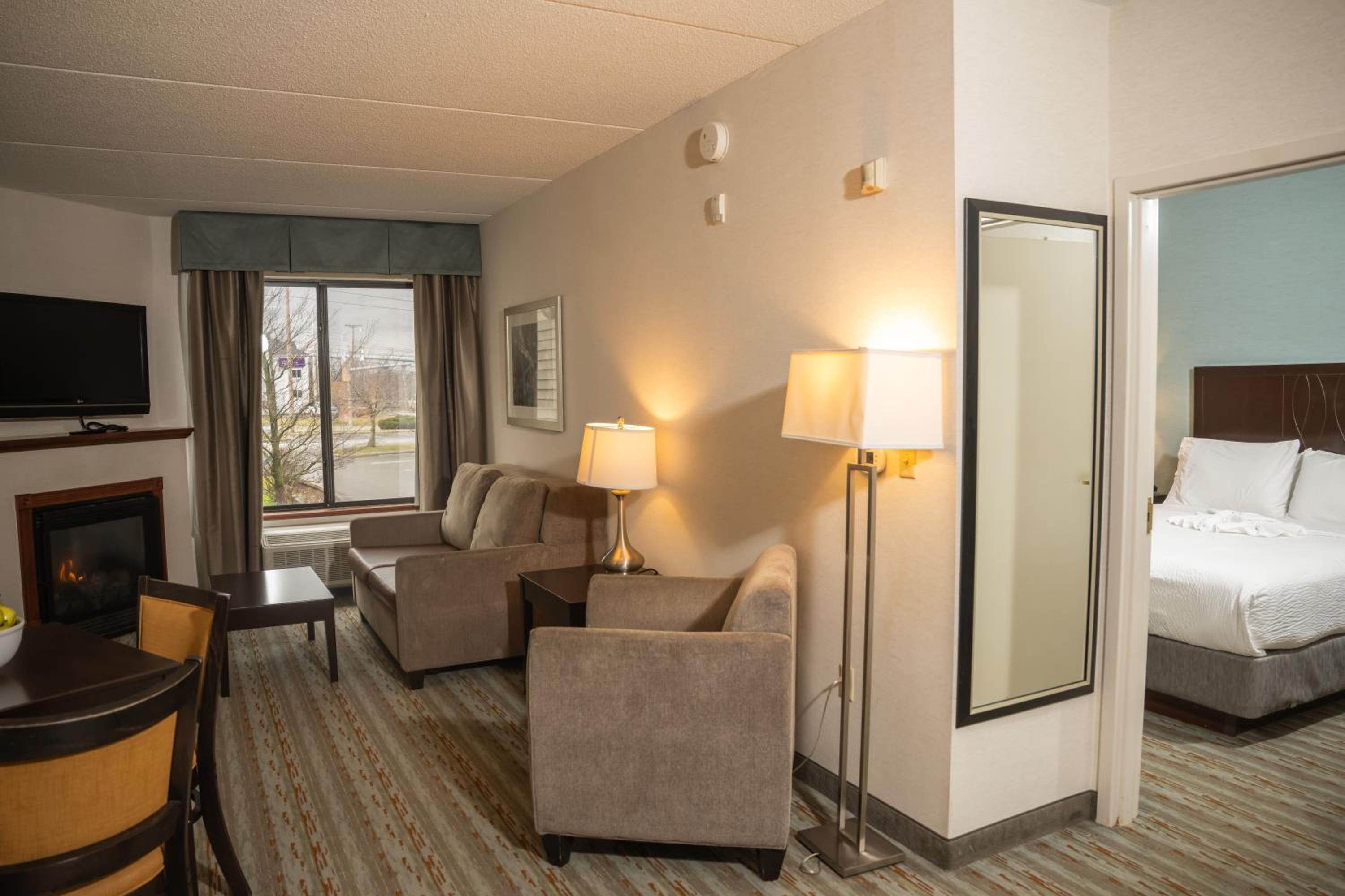 Executive Queen Suite - Non-Smoking - Photo 8