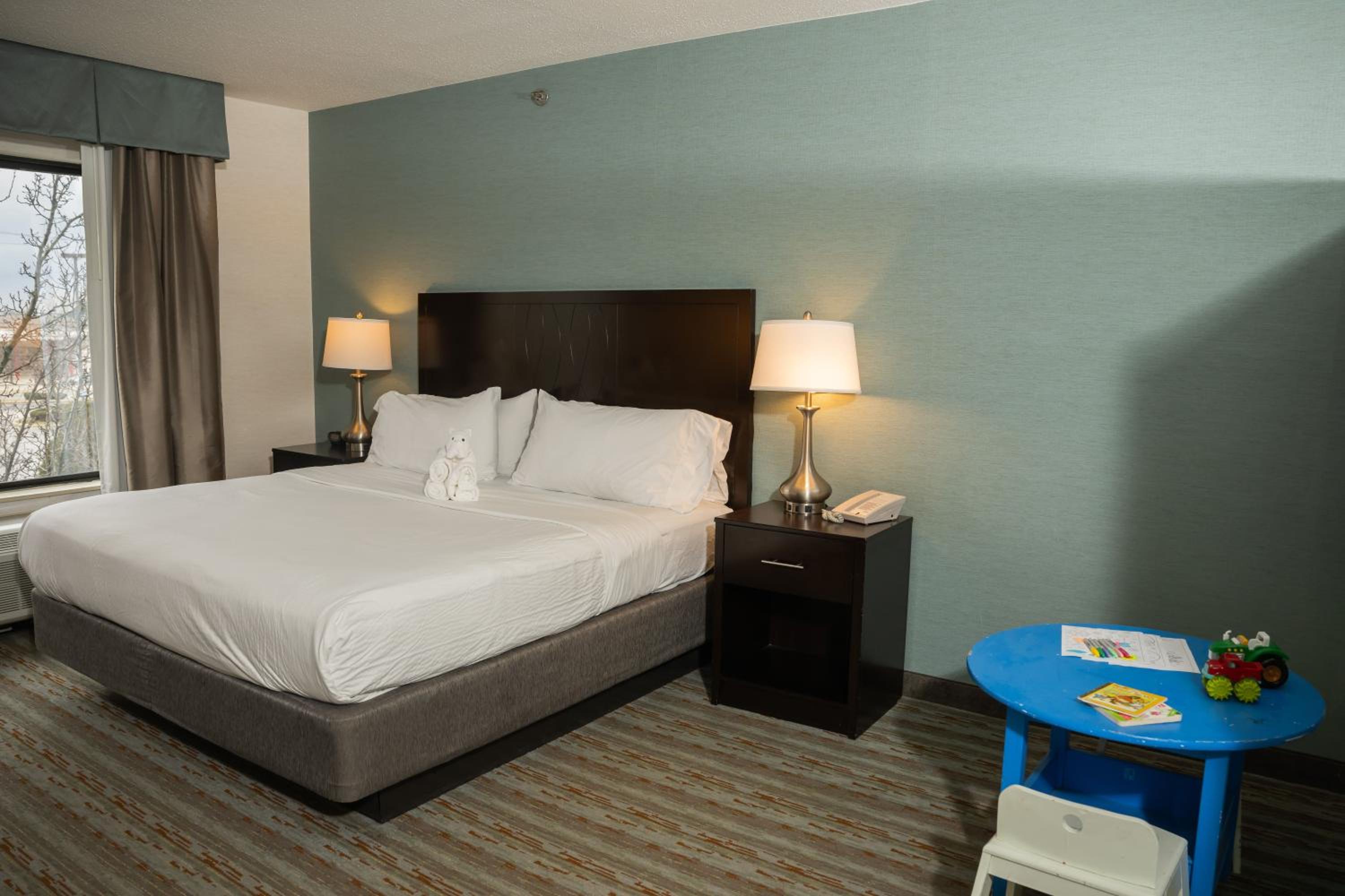 Family King Suite with Bunk Bed - Non-Smoking - Photo 3