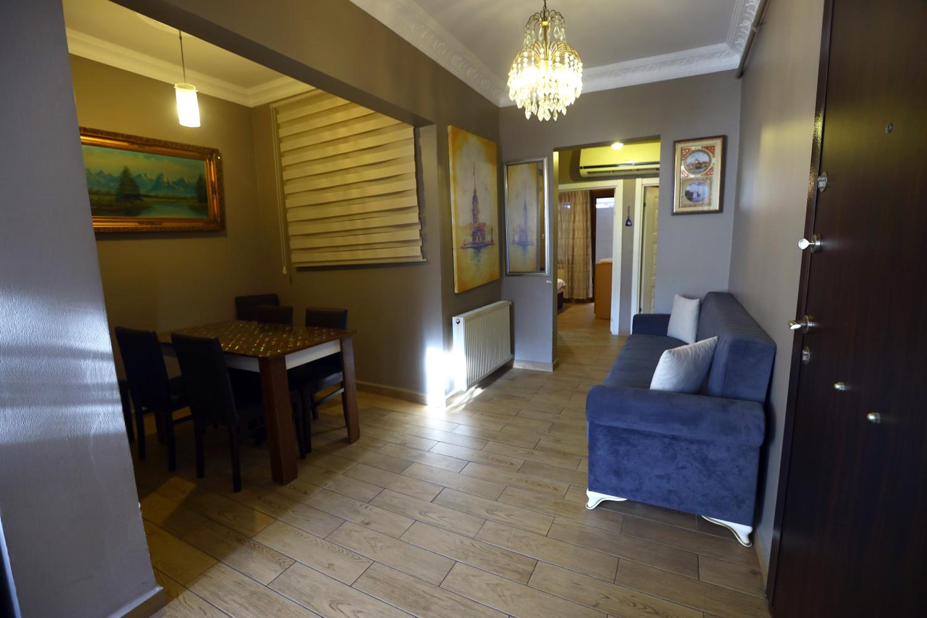 Apartment with Balcony photo 3