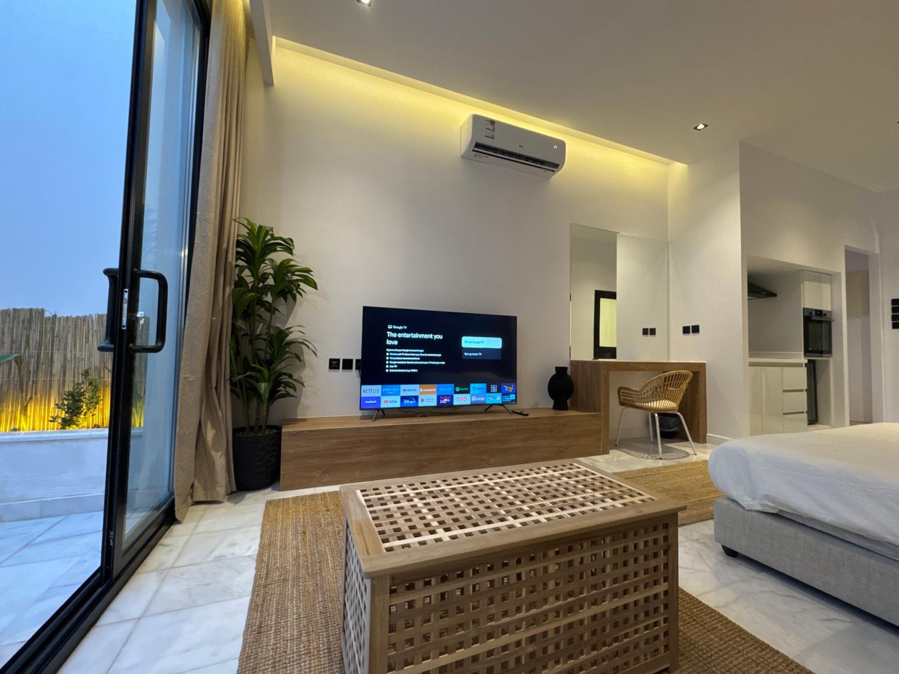 Deluxe King Room photo 2