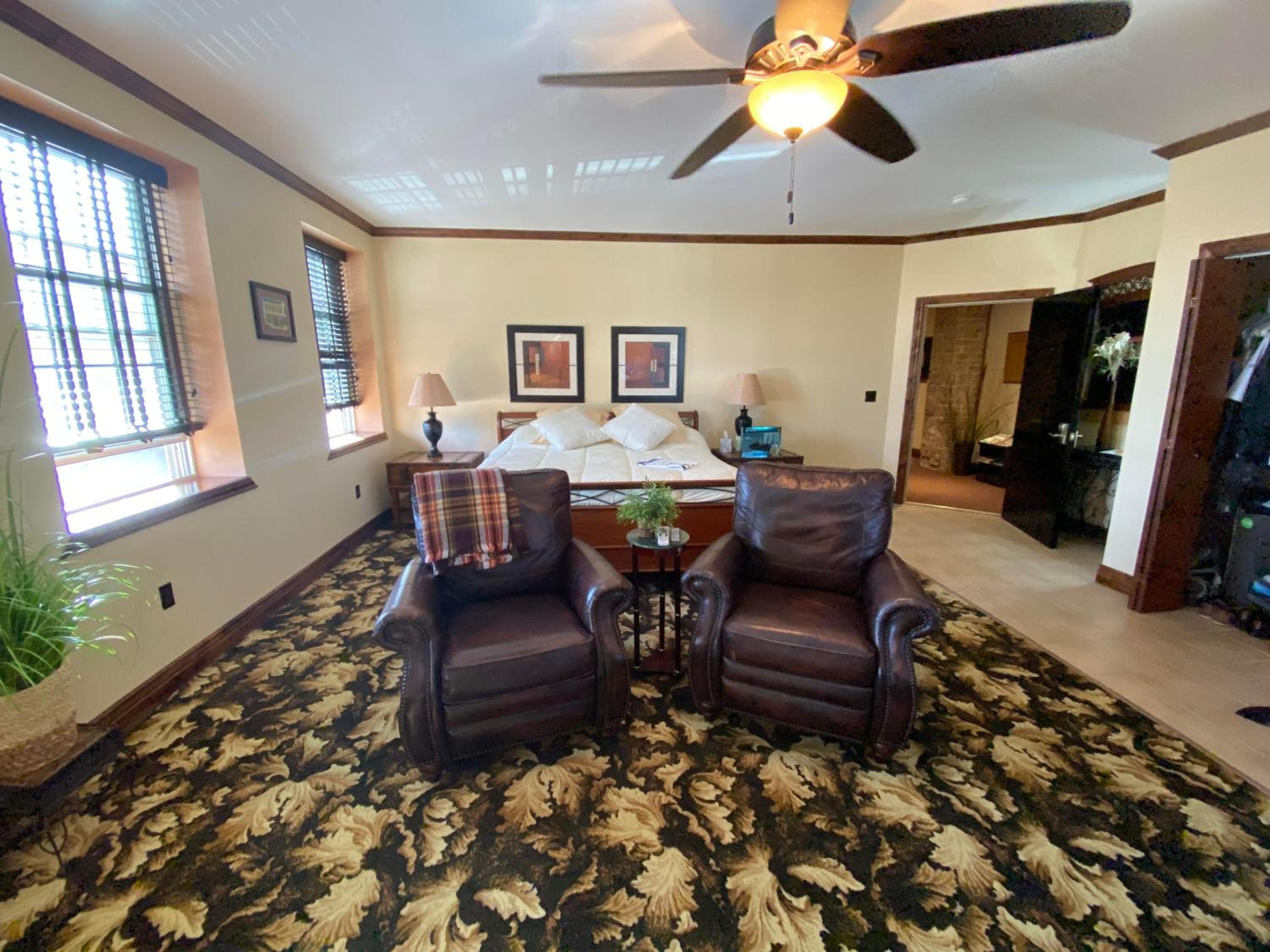 King Suite - Photo 10