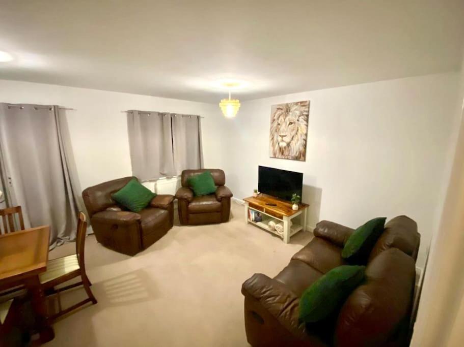 Three-Bedroom House photo 1