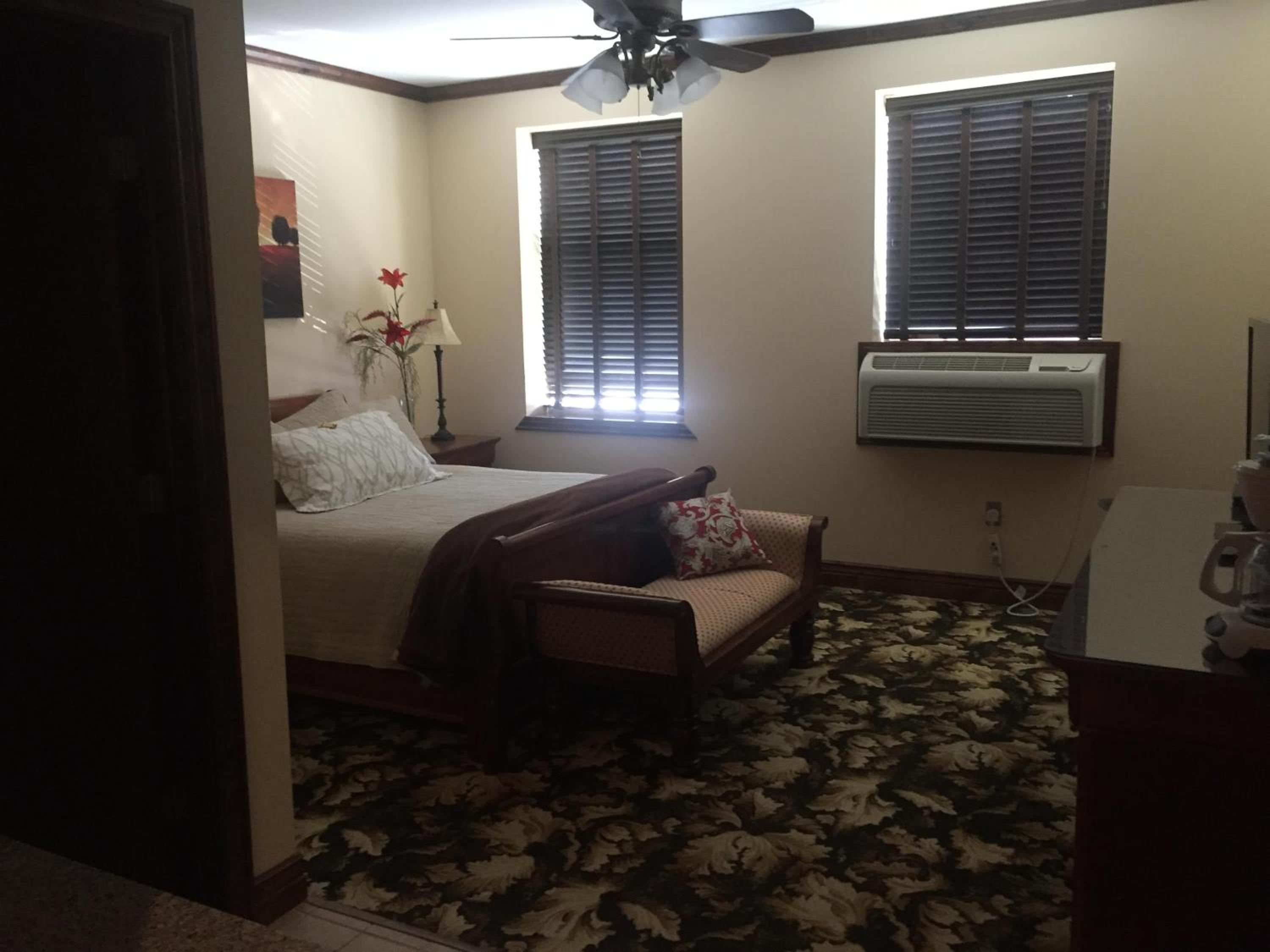 Queen Suite - Photo 4