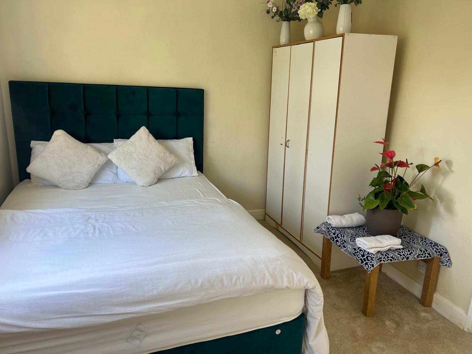 Single Room with Shared Bathroom photo 1