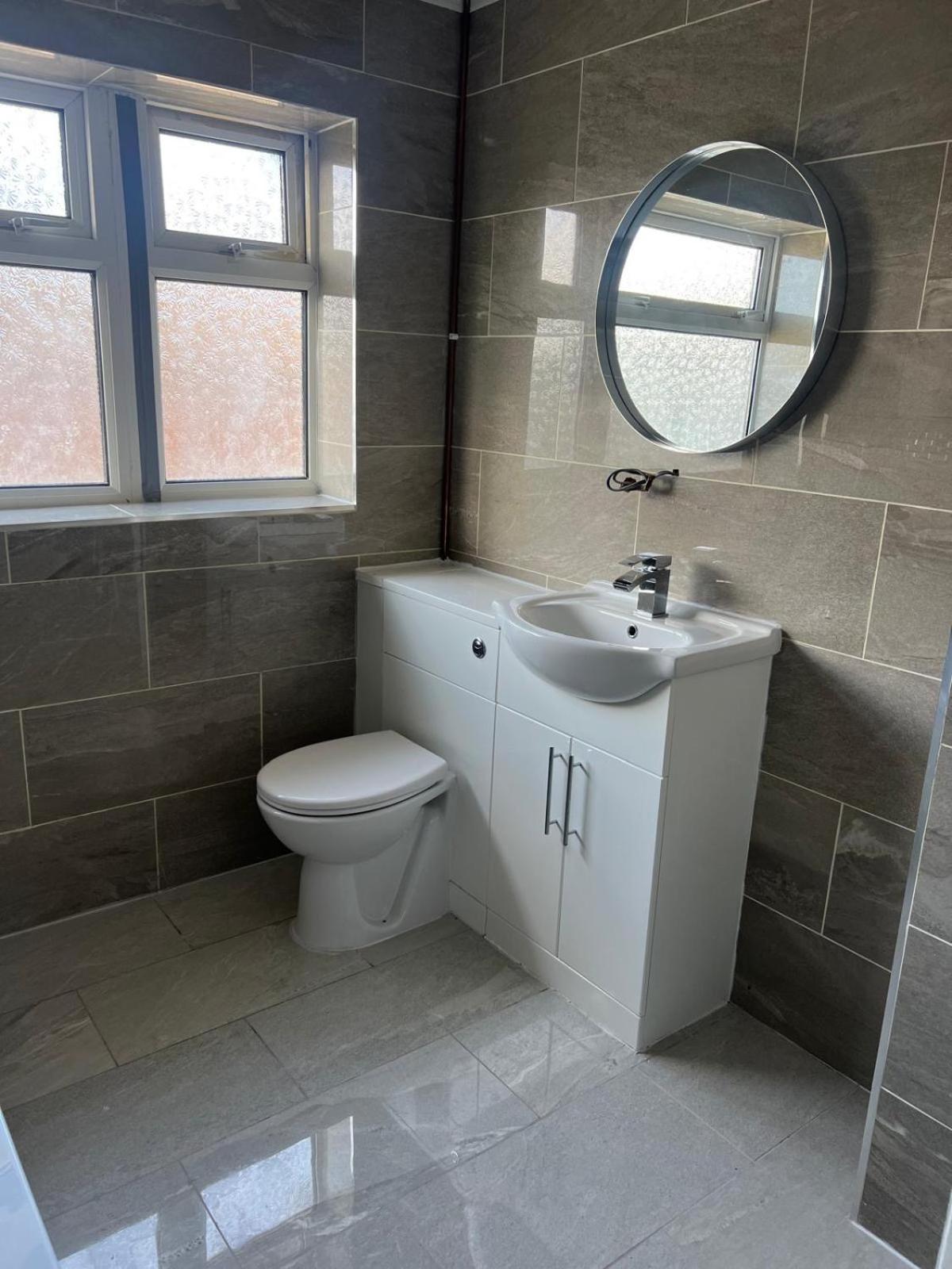 Single Room with Shared Bathroom photo 2