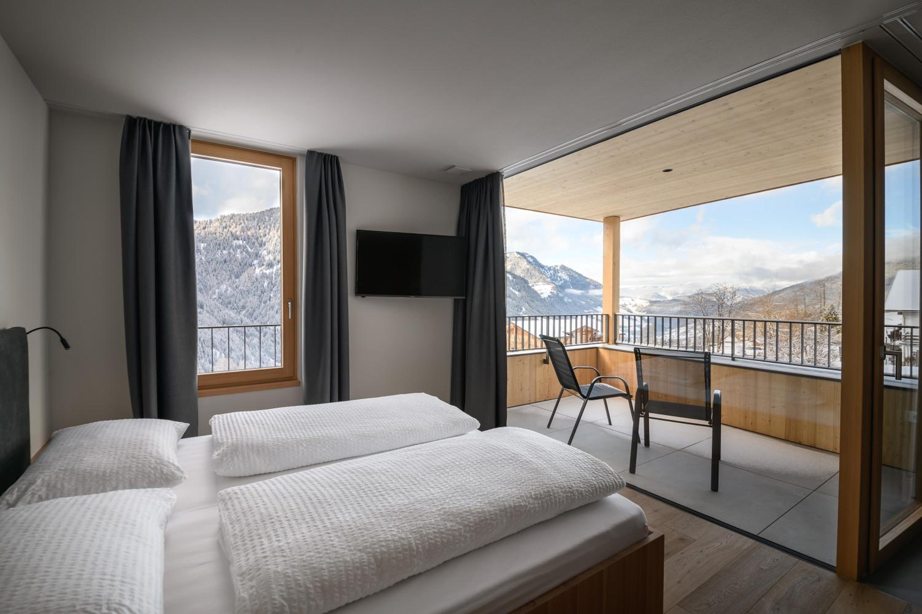 Two-Bedroom Deluxe Apartment with Garden View