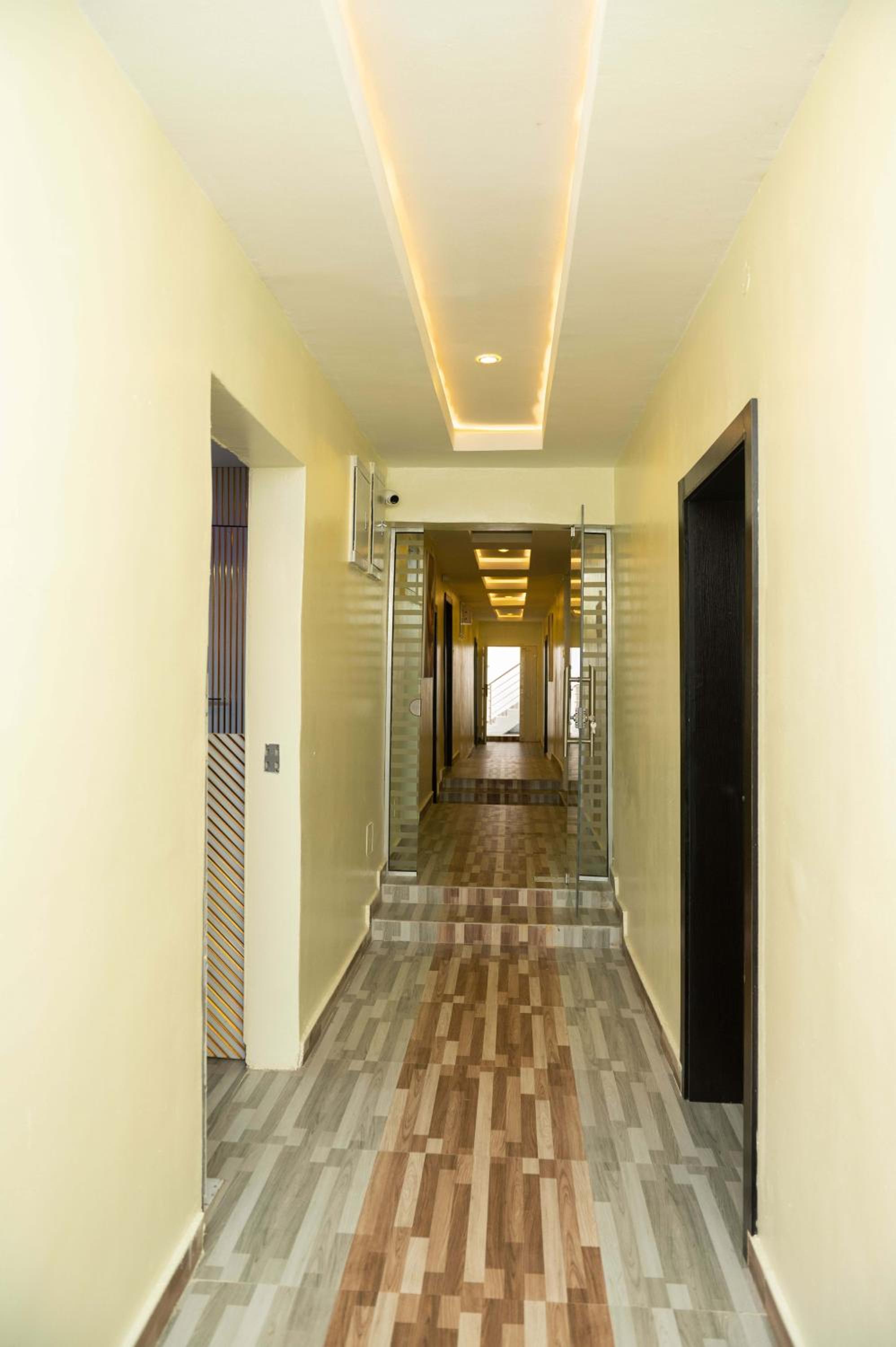 Deluxe One-Bedroom Apartment with City View photo 2