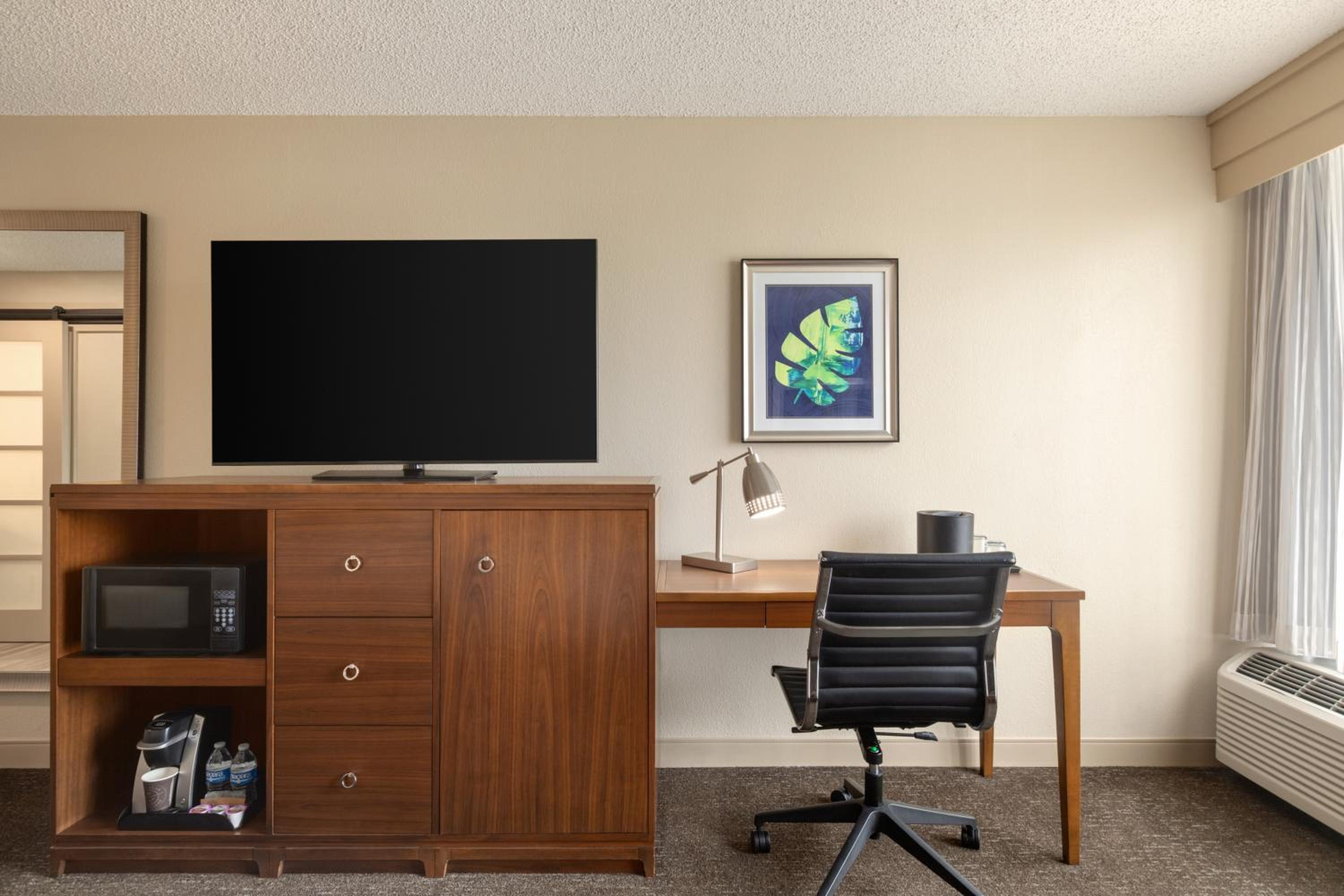 King Room with Sofa Bed - Non-Smoking - Photo 2