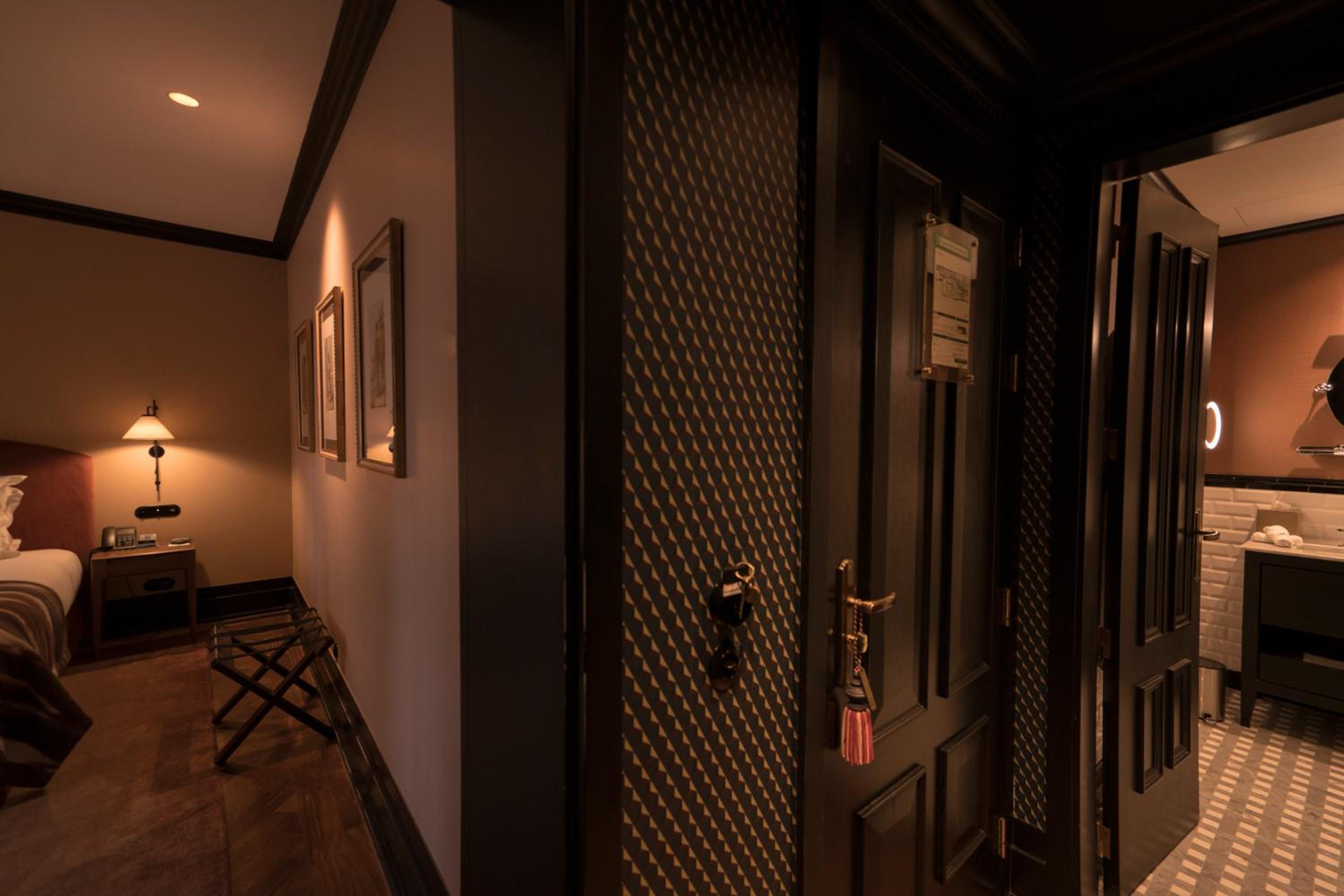 Double Room with Balcony thumbnail 6