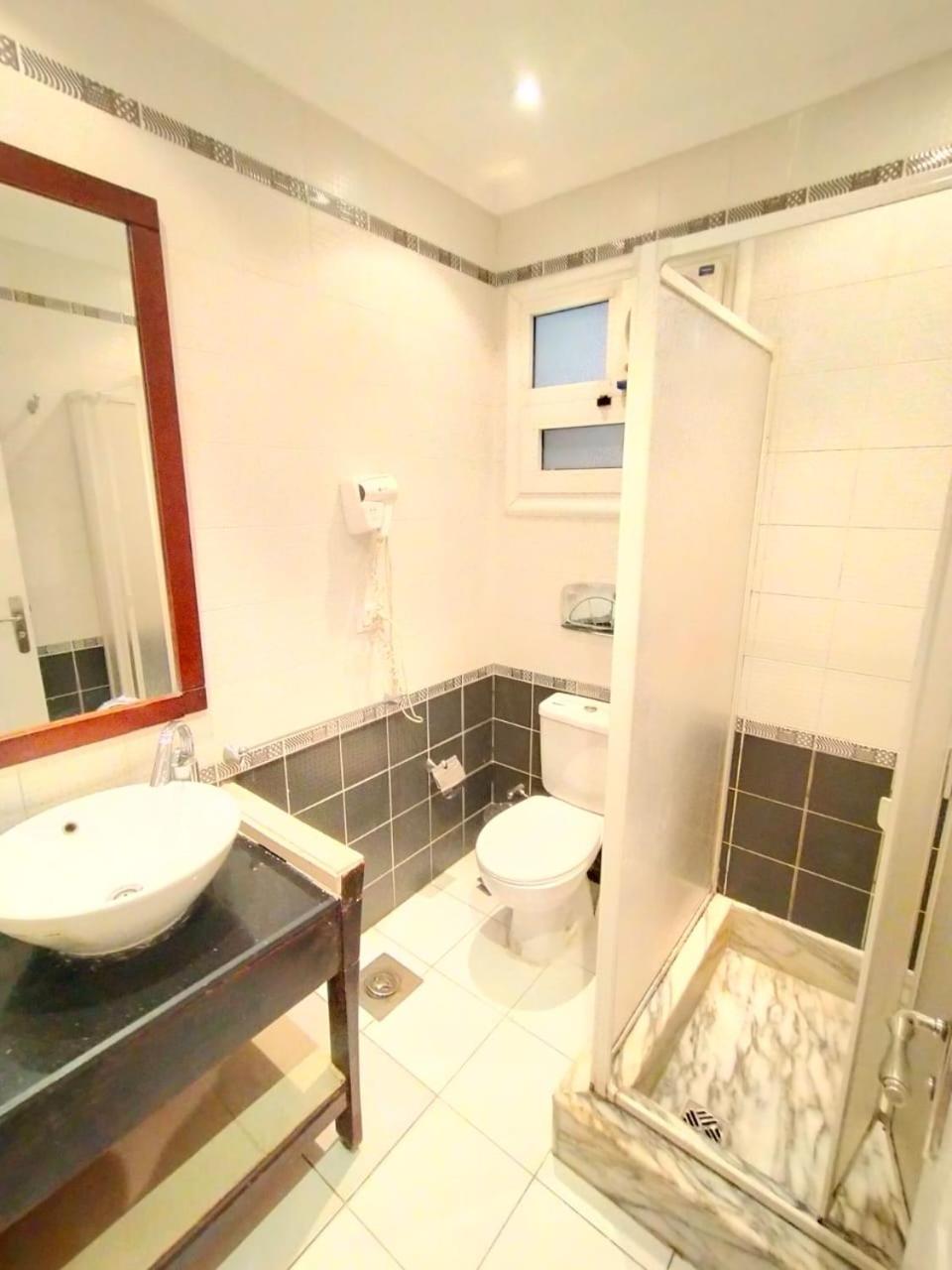 Deluxe Family Room - Photo 2