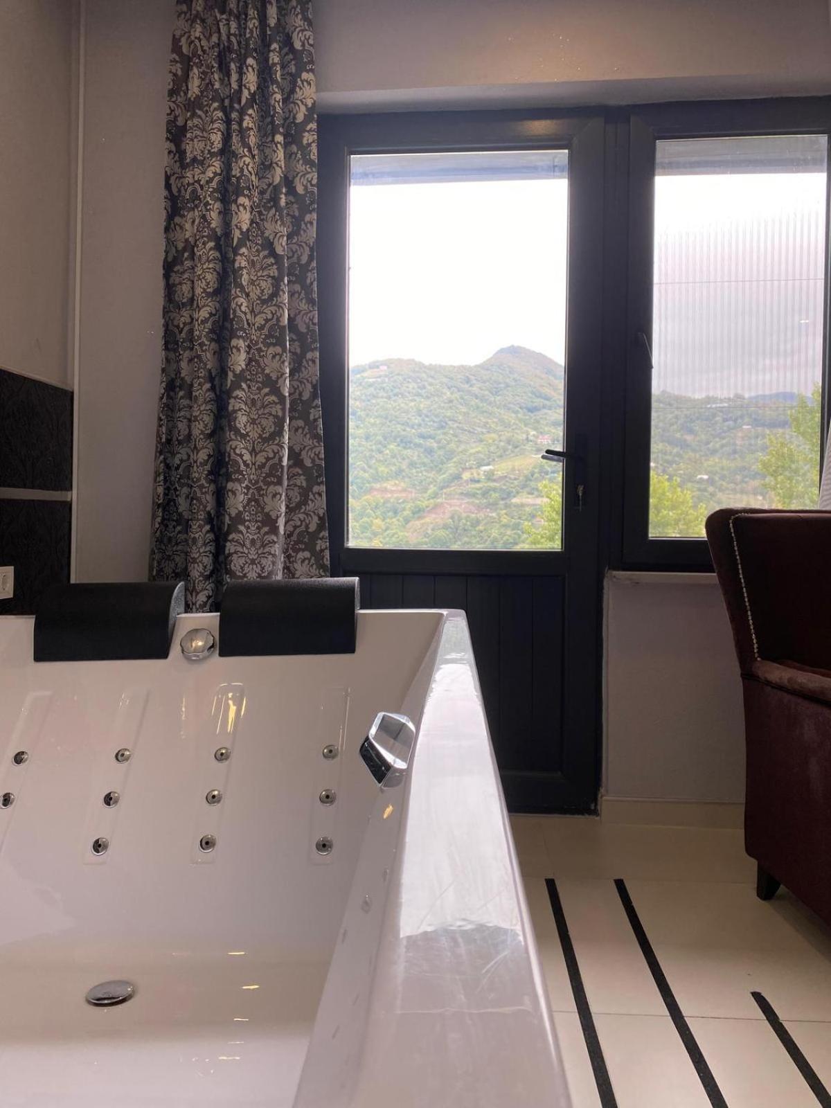 Double Room with Spa Bath photo 2