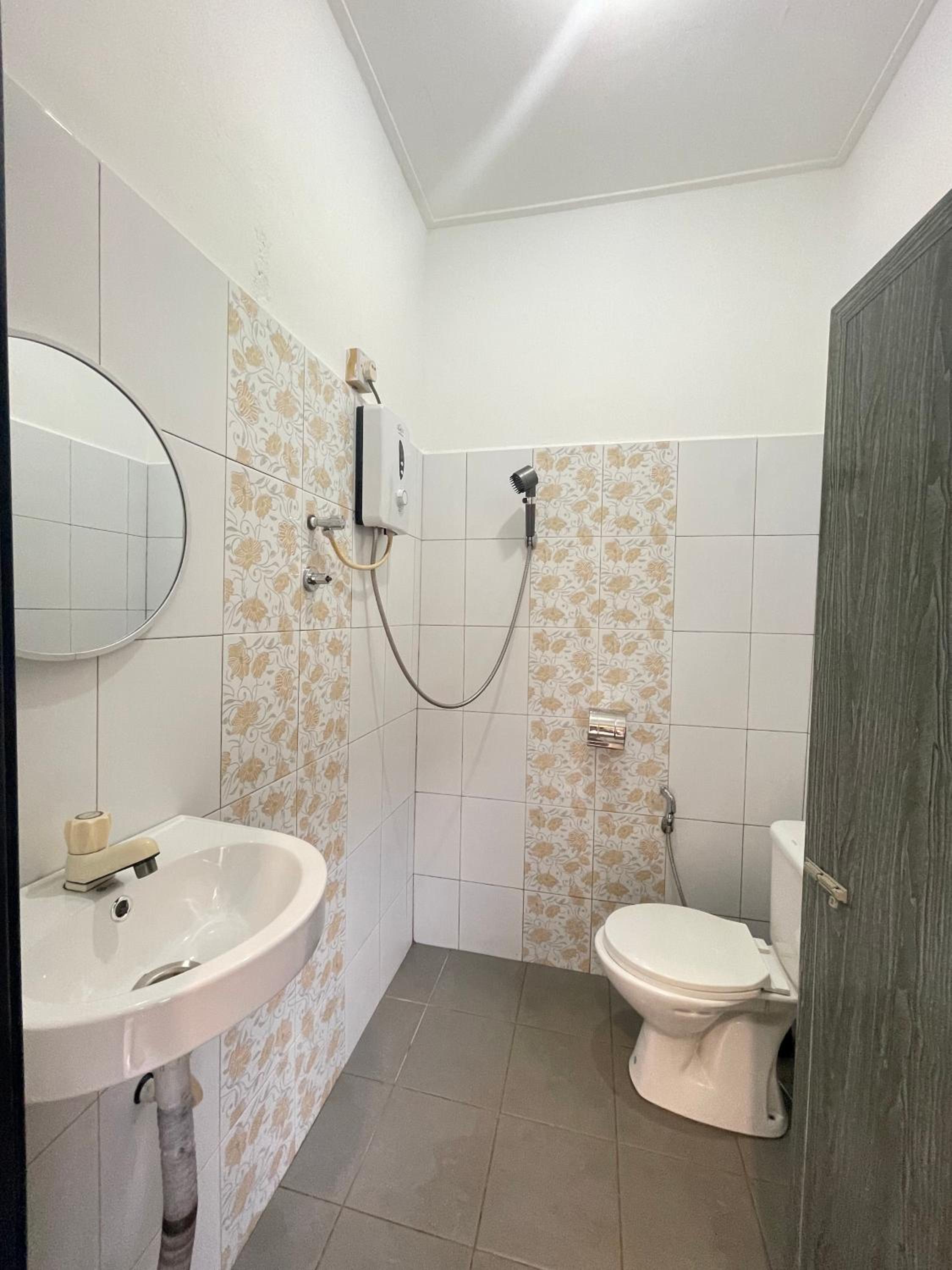 Family Room with Bathroom photo 2
