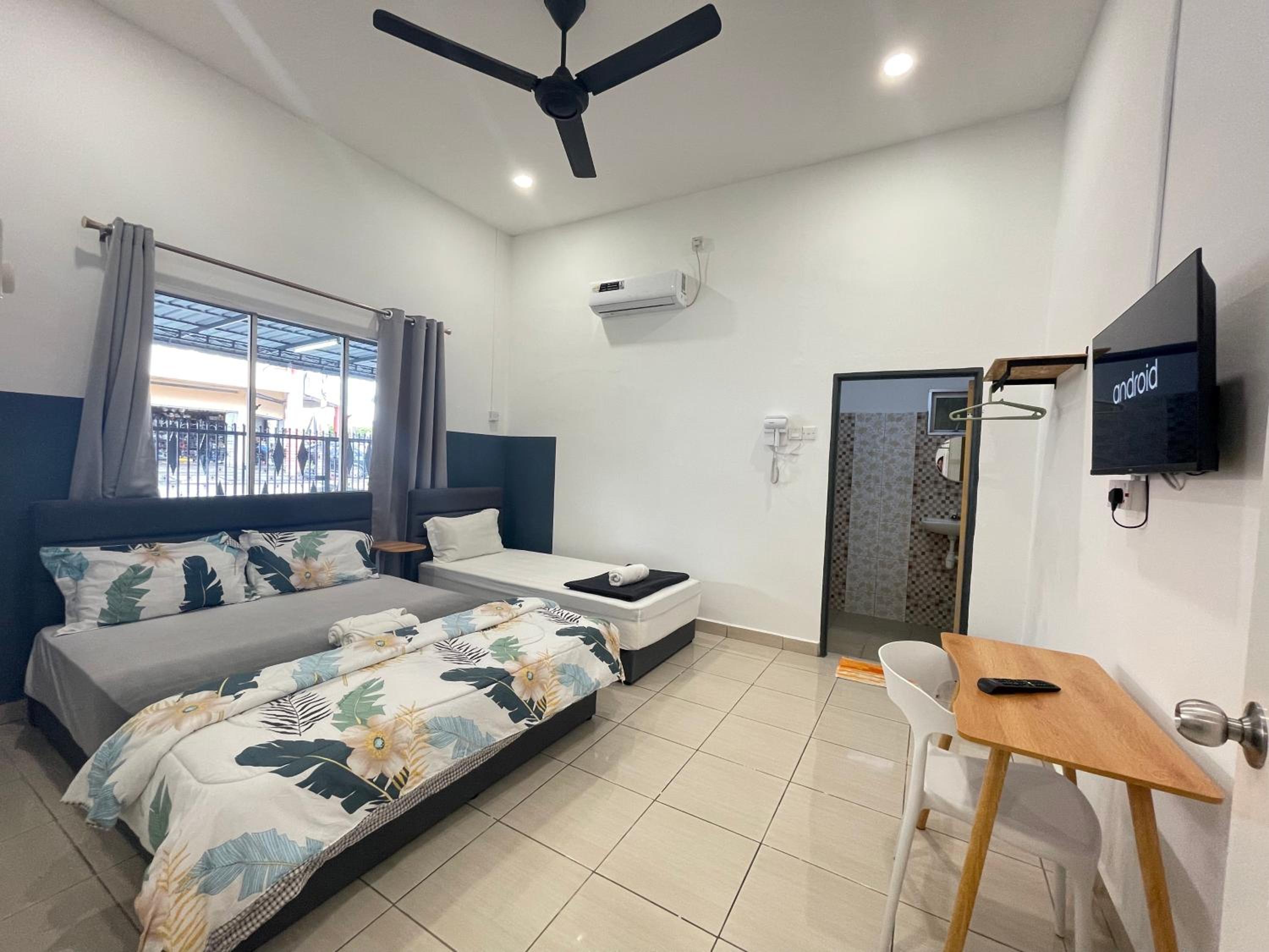 Triple Room with Bathroom photo 2